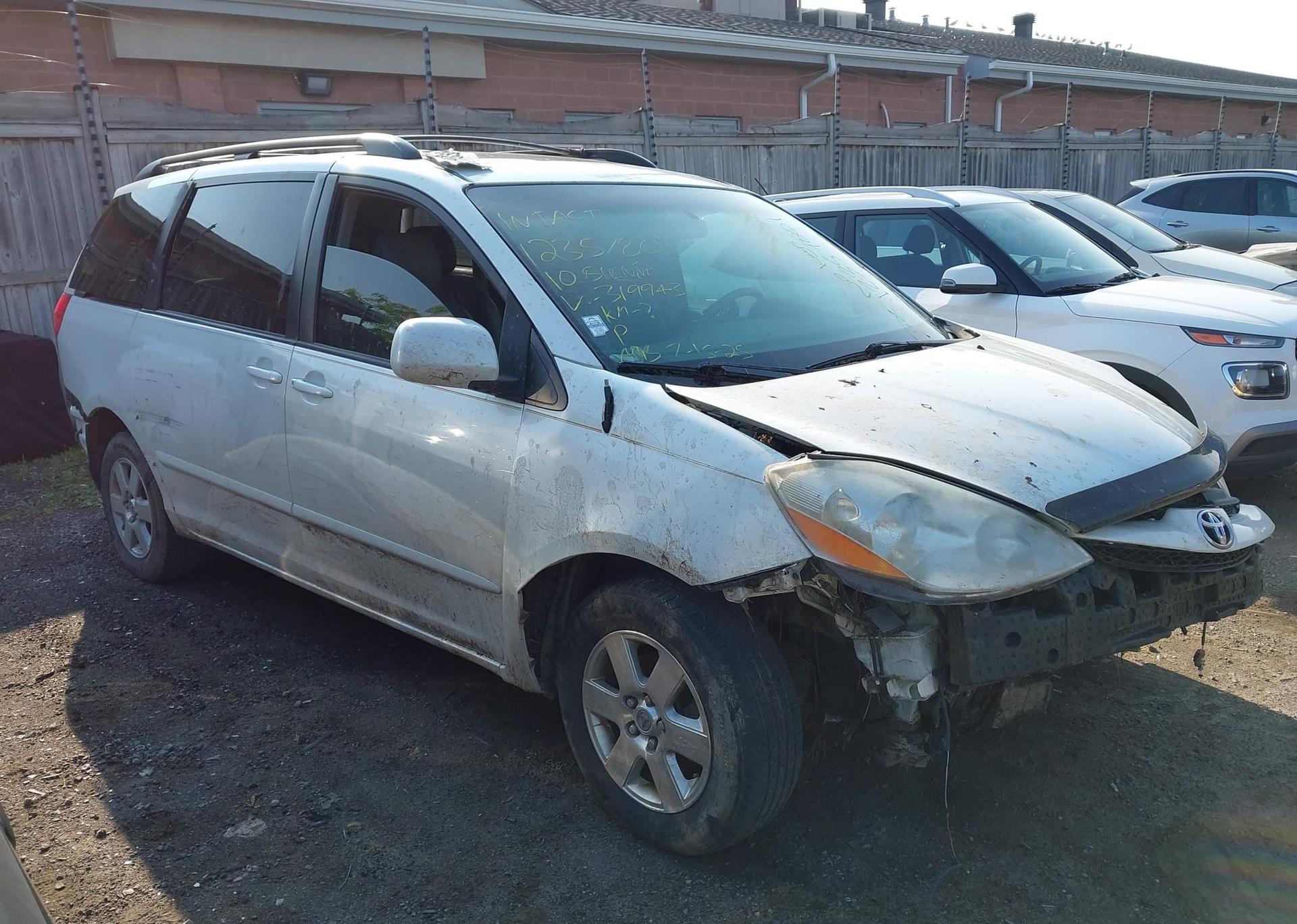 2010 TOYOTA SIENNA