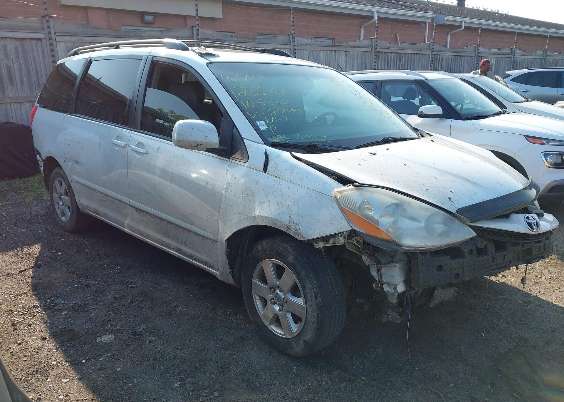 2010 TOYOTA SIENNA