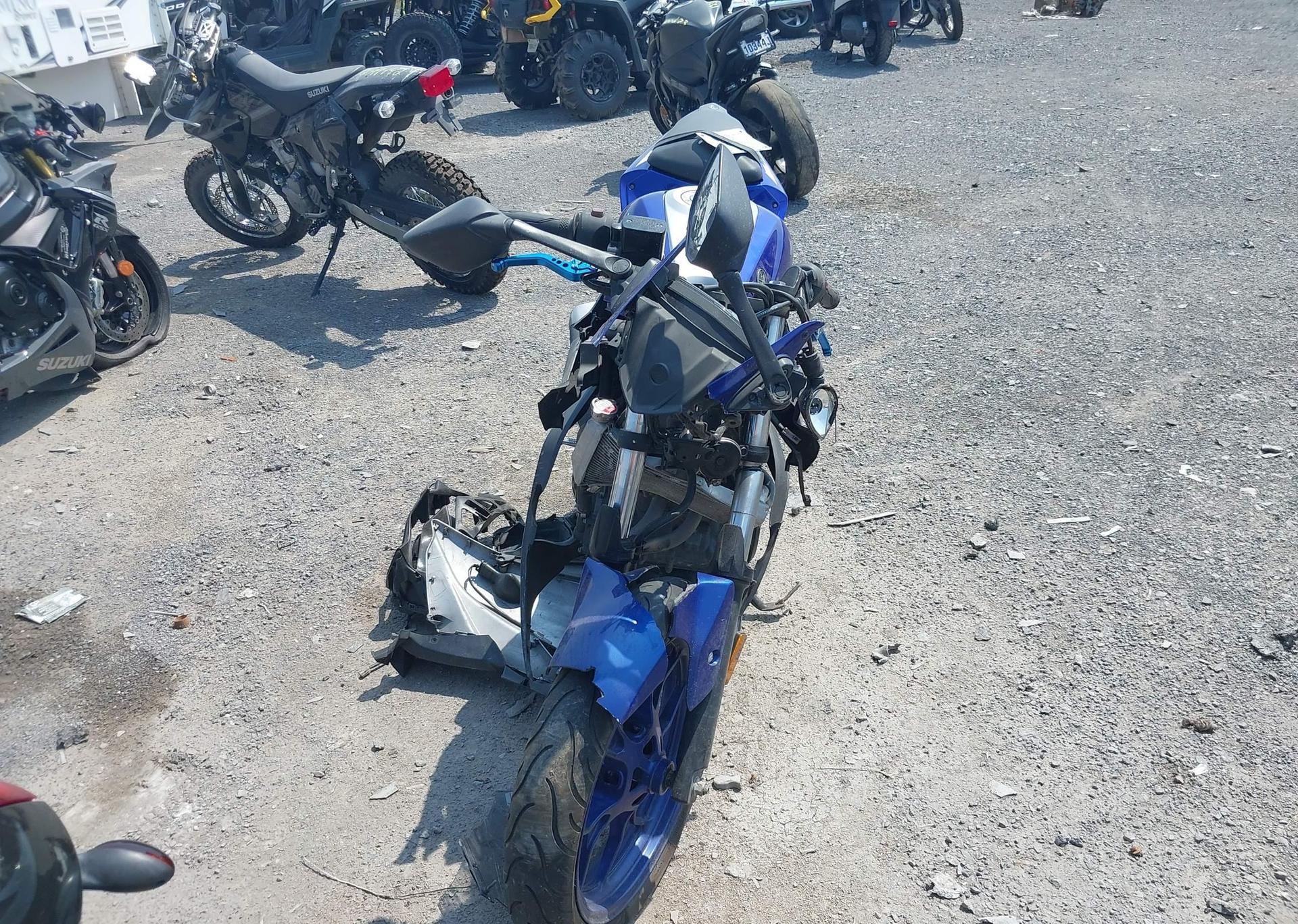 2015 YAMAHA YZFR3