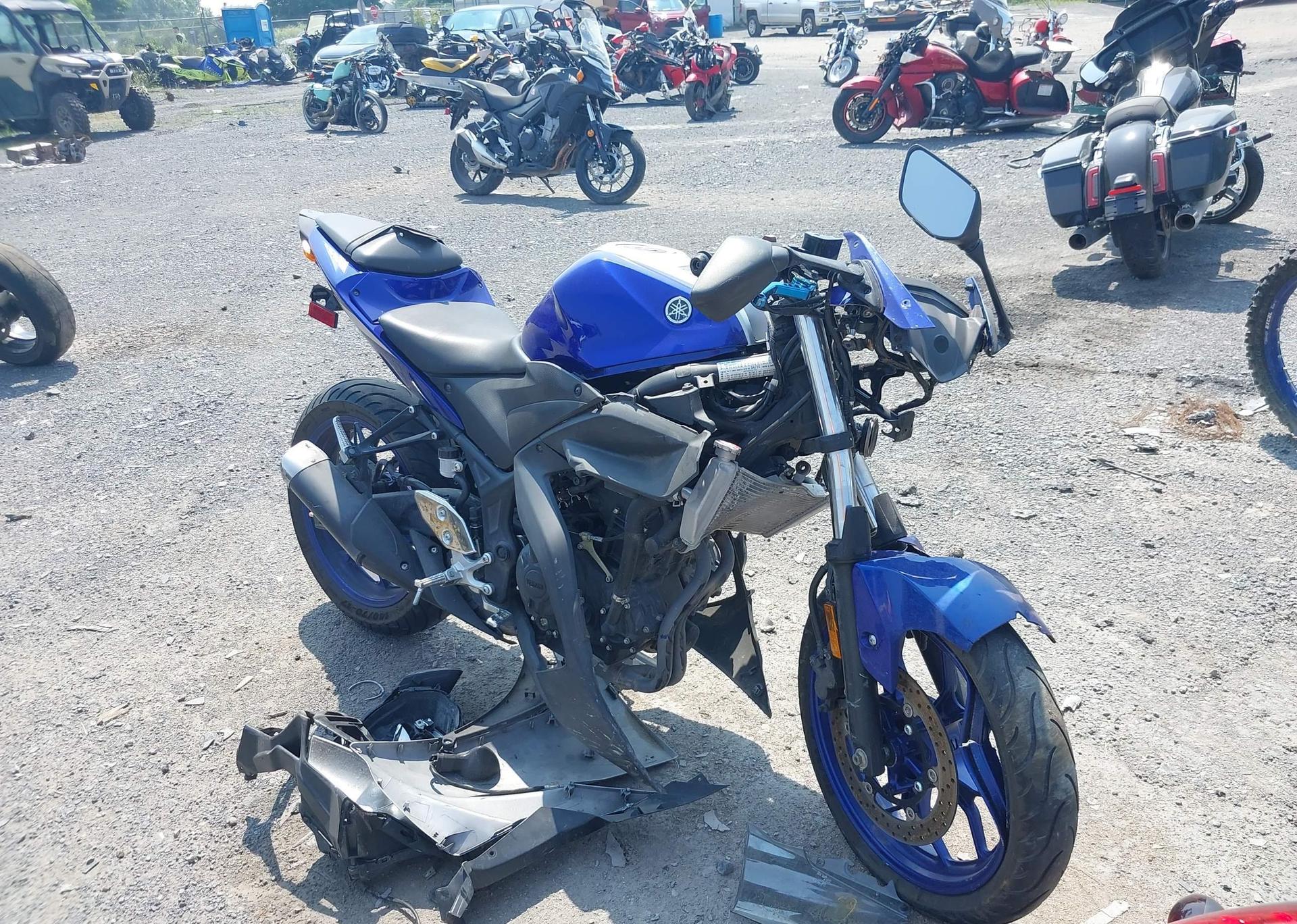 2015 YAMAHA YZFR3