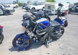 2015 YAMAHA YZFR3
