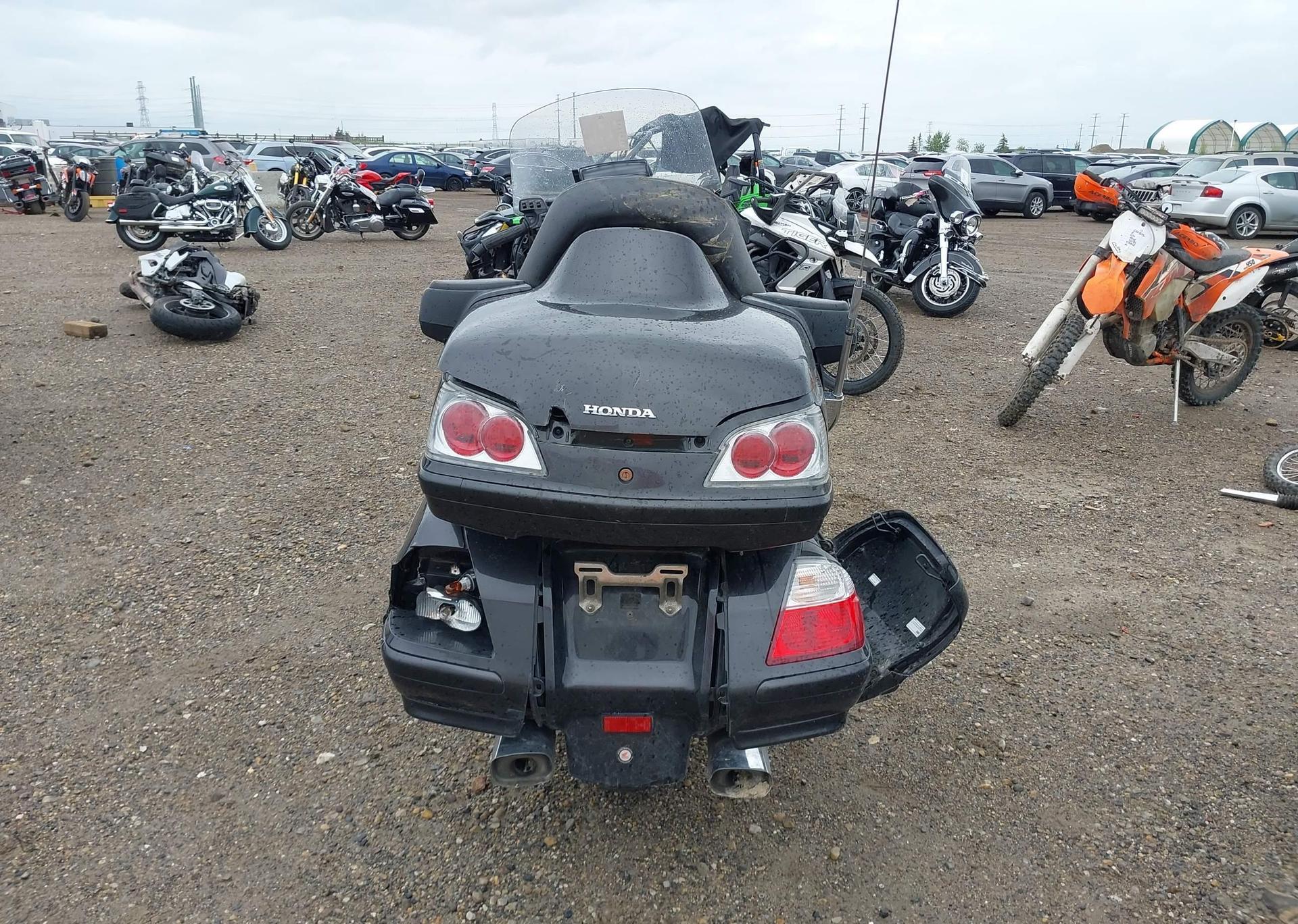 2010 HONDA GL1800