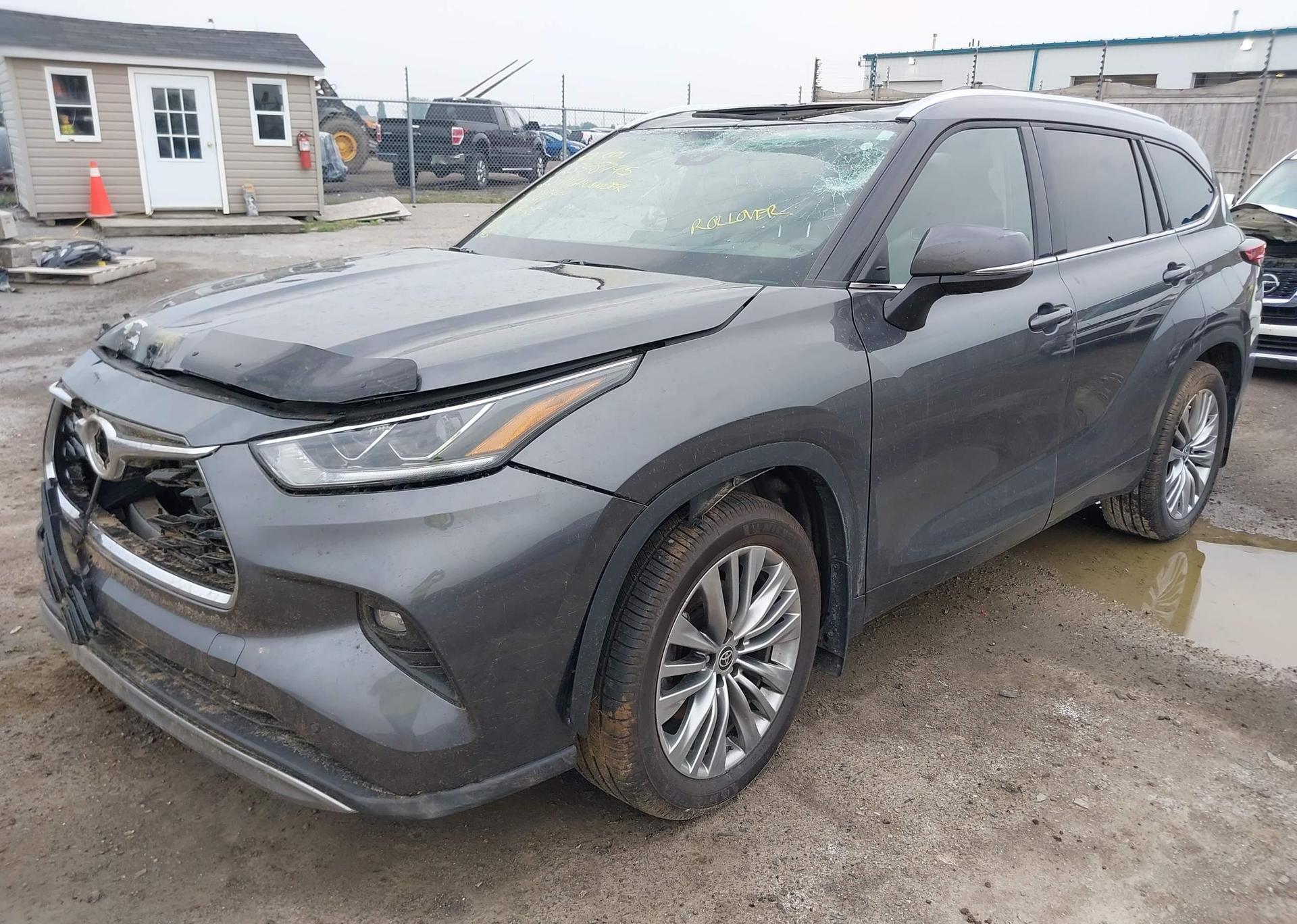 2022 TOYOTA HIGHLANDER PLATINUM