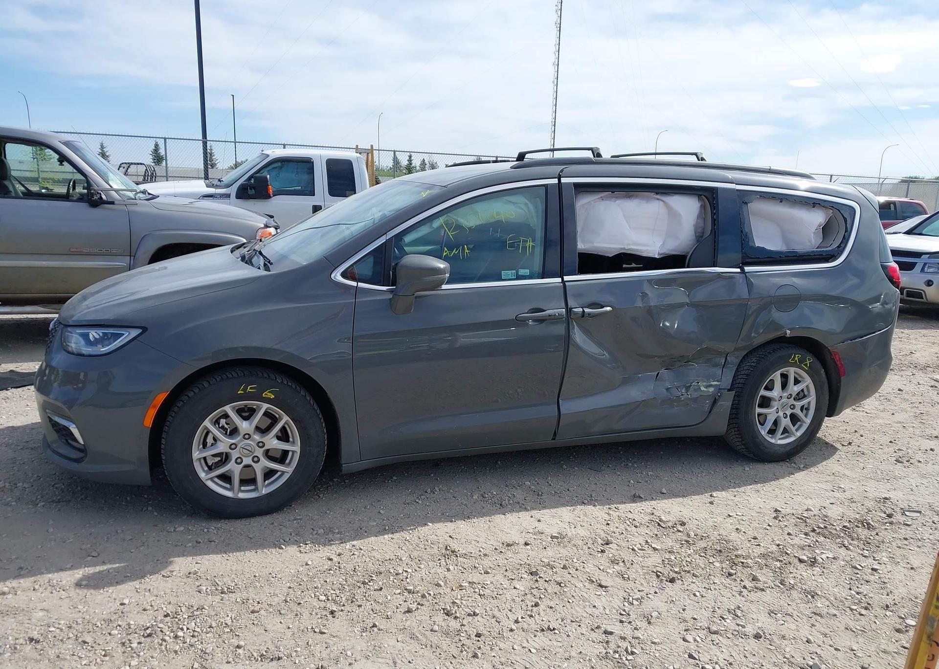 2022 CHRYSLER PACIFICA TOURING L