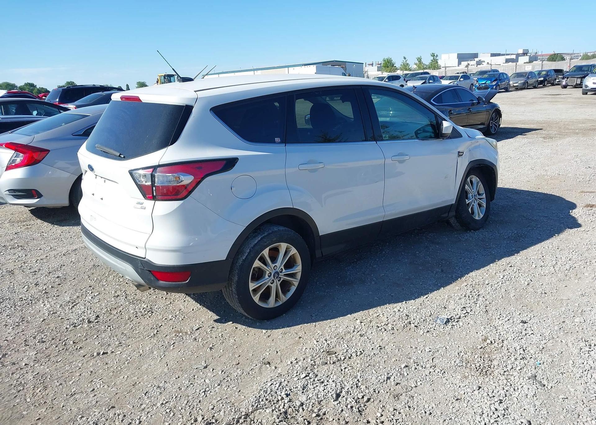 2017 FORD ESCAPE SE