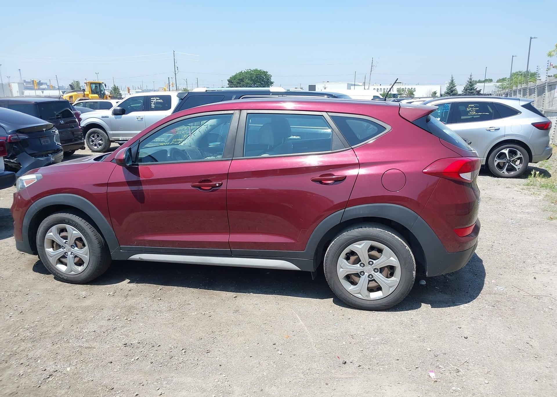 2017 HYUNDAI TUCSON SE