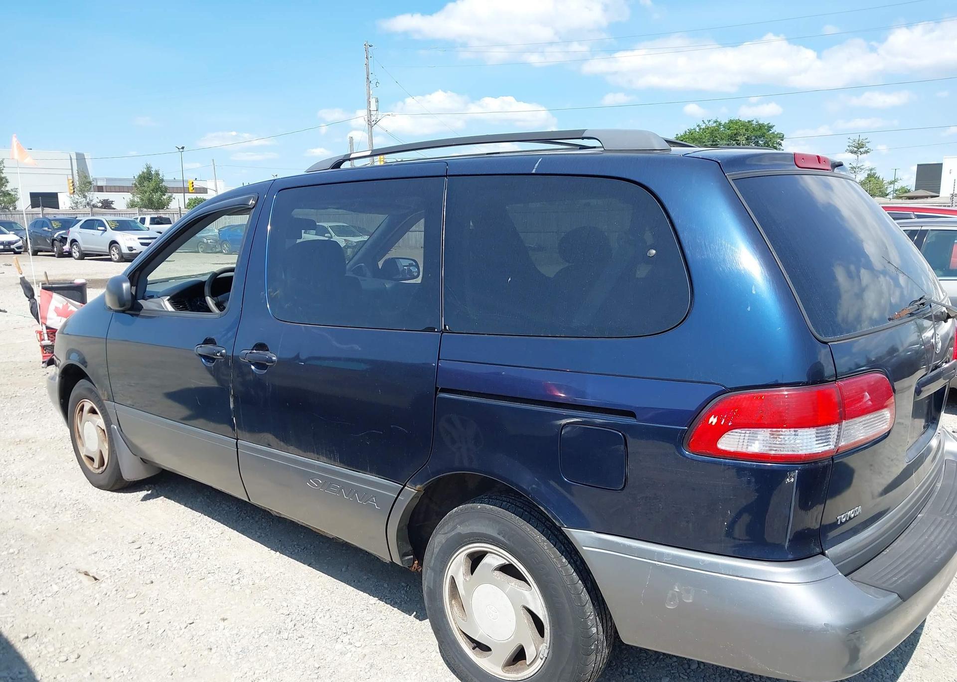 2001 TOYOTA SIENNA LE