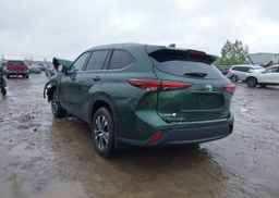2025 TOYOTA highlander xle