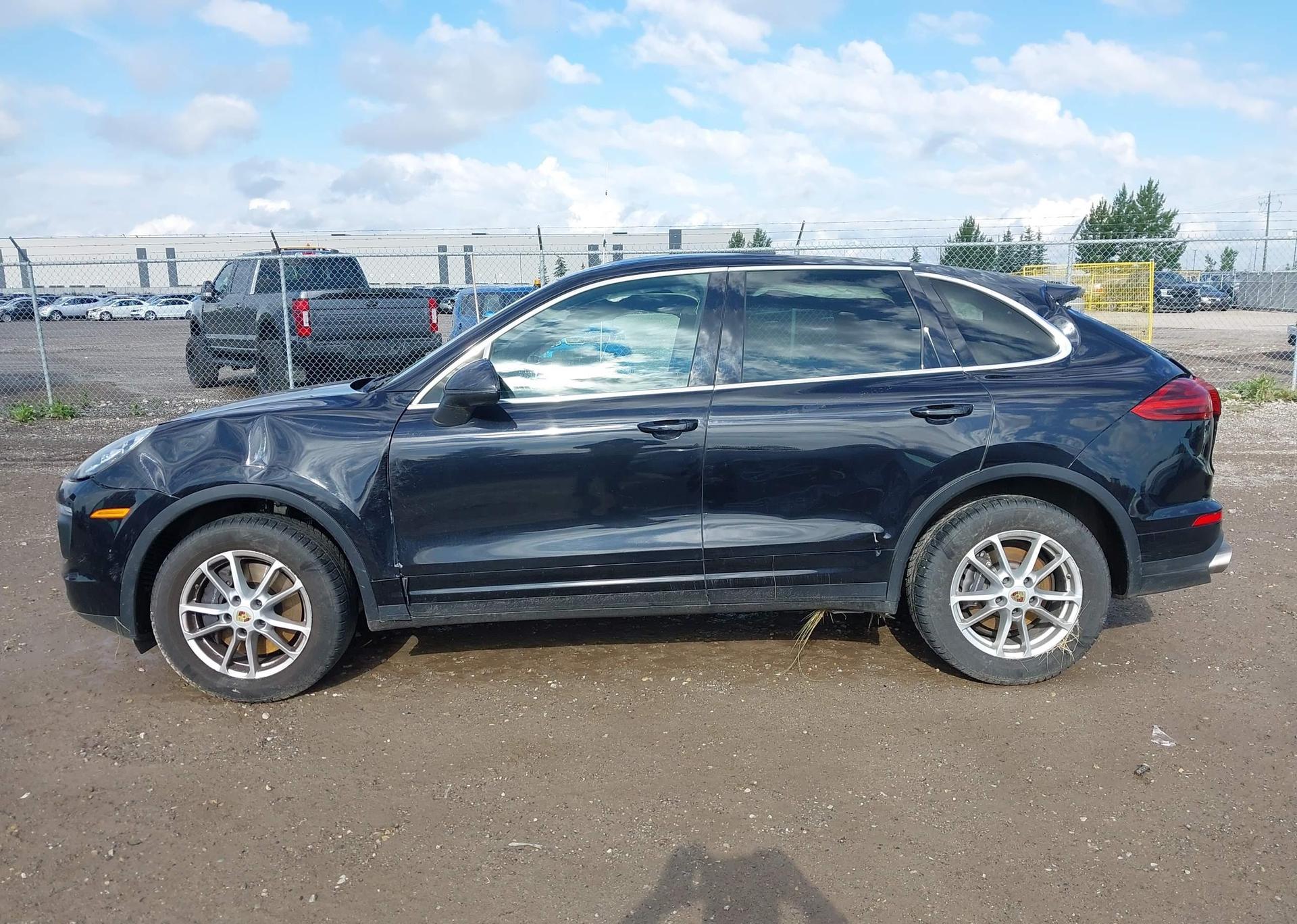 2015 PORSCHE CAYENNE
