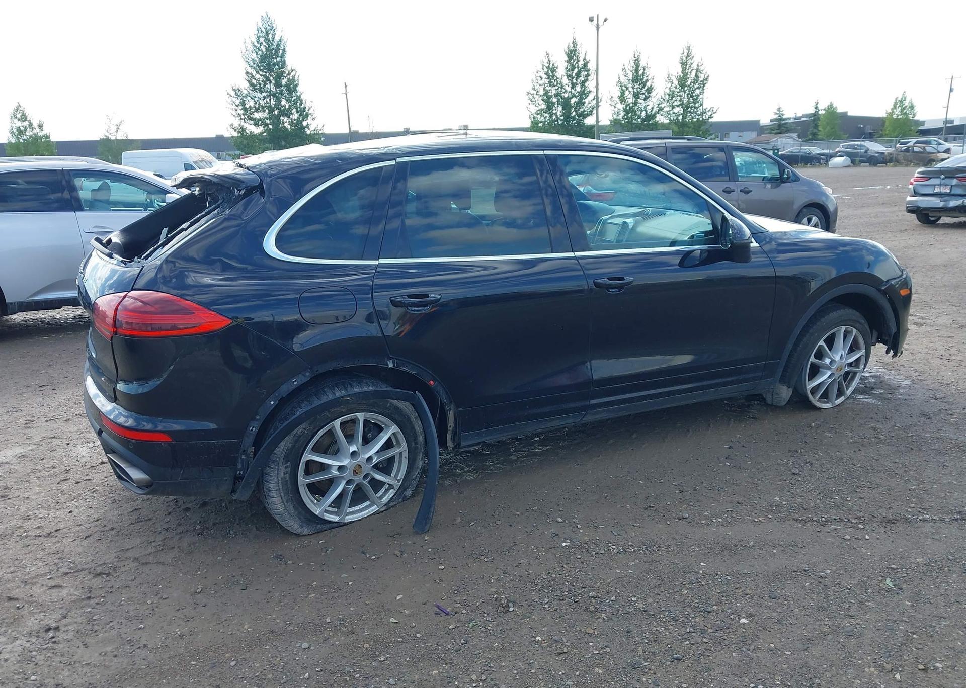 2015 PORSCHE CAYENNE