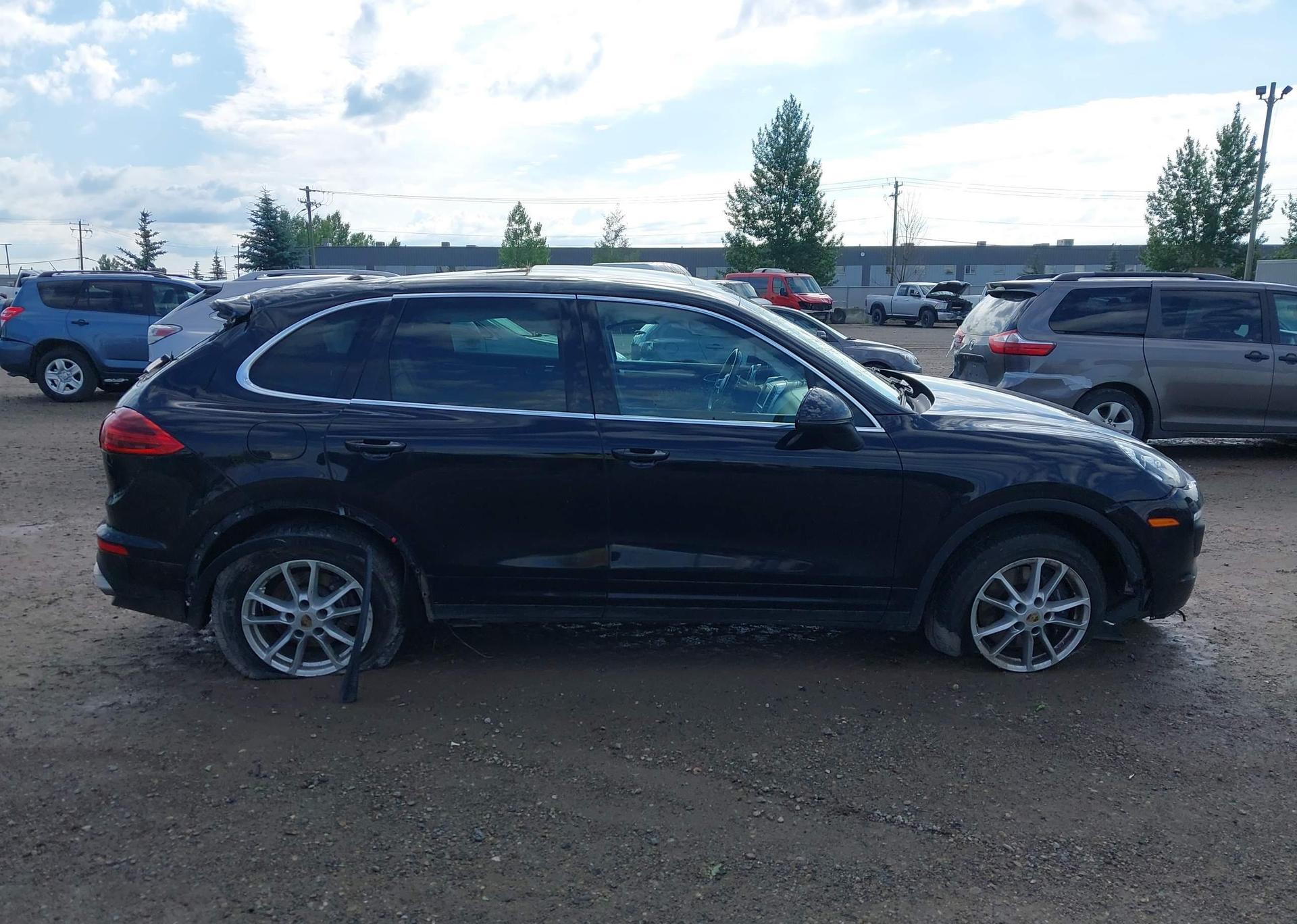 2015 PORSCHE CAYENNE