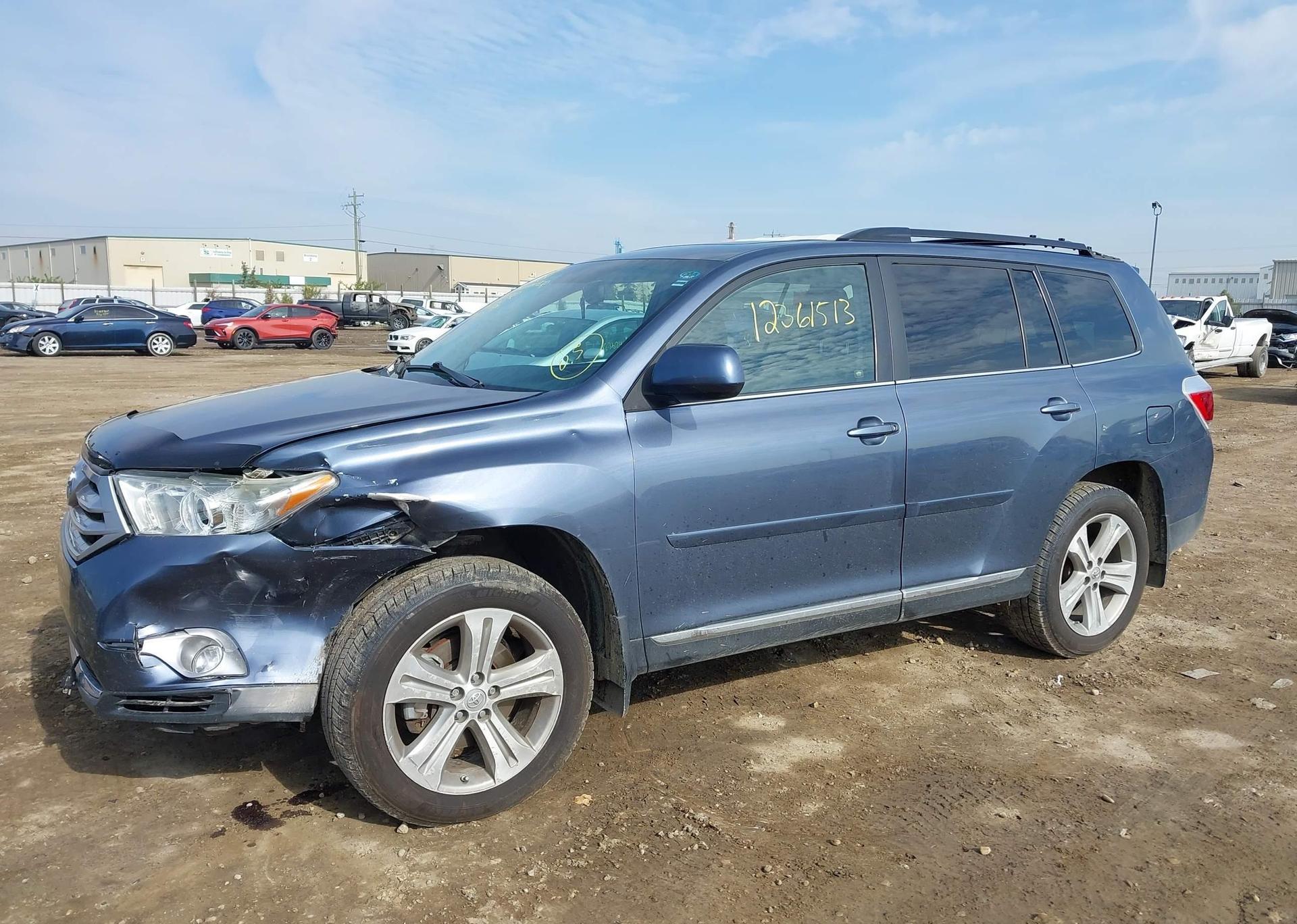 2012 TOYOTA HIGHLANDER SE
