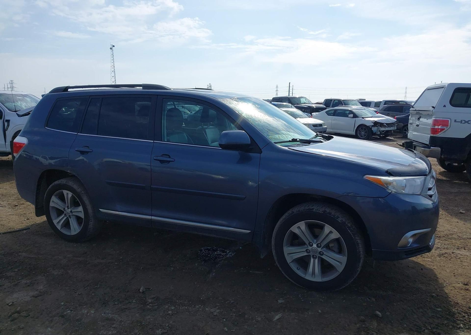 2012 TOYOTA HIGHLANDER SE