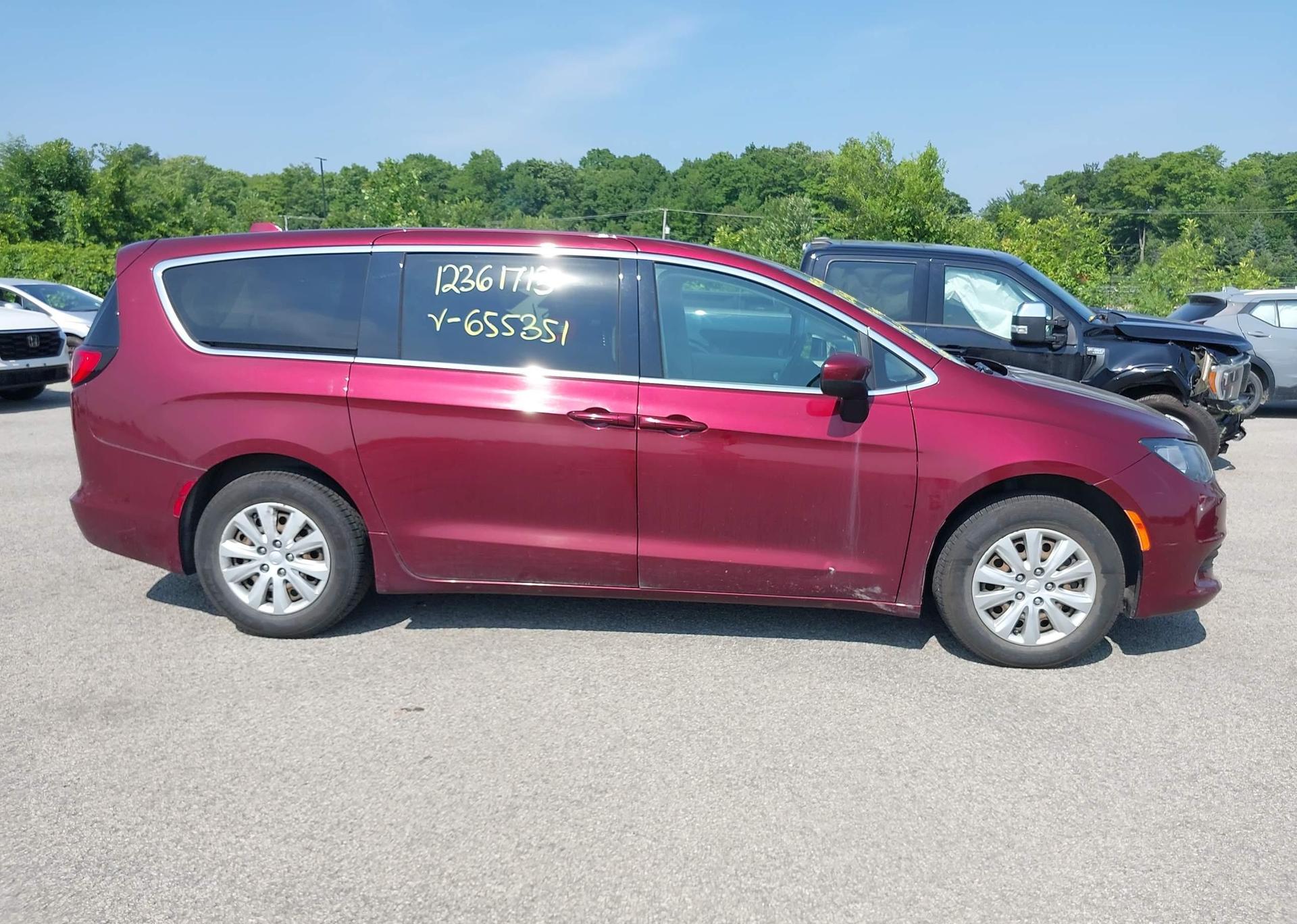 2019 CHRYSLER PACIFICA LX