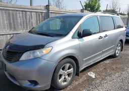 2011 TOYOTA SIENNA