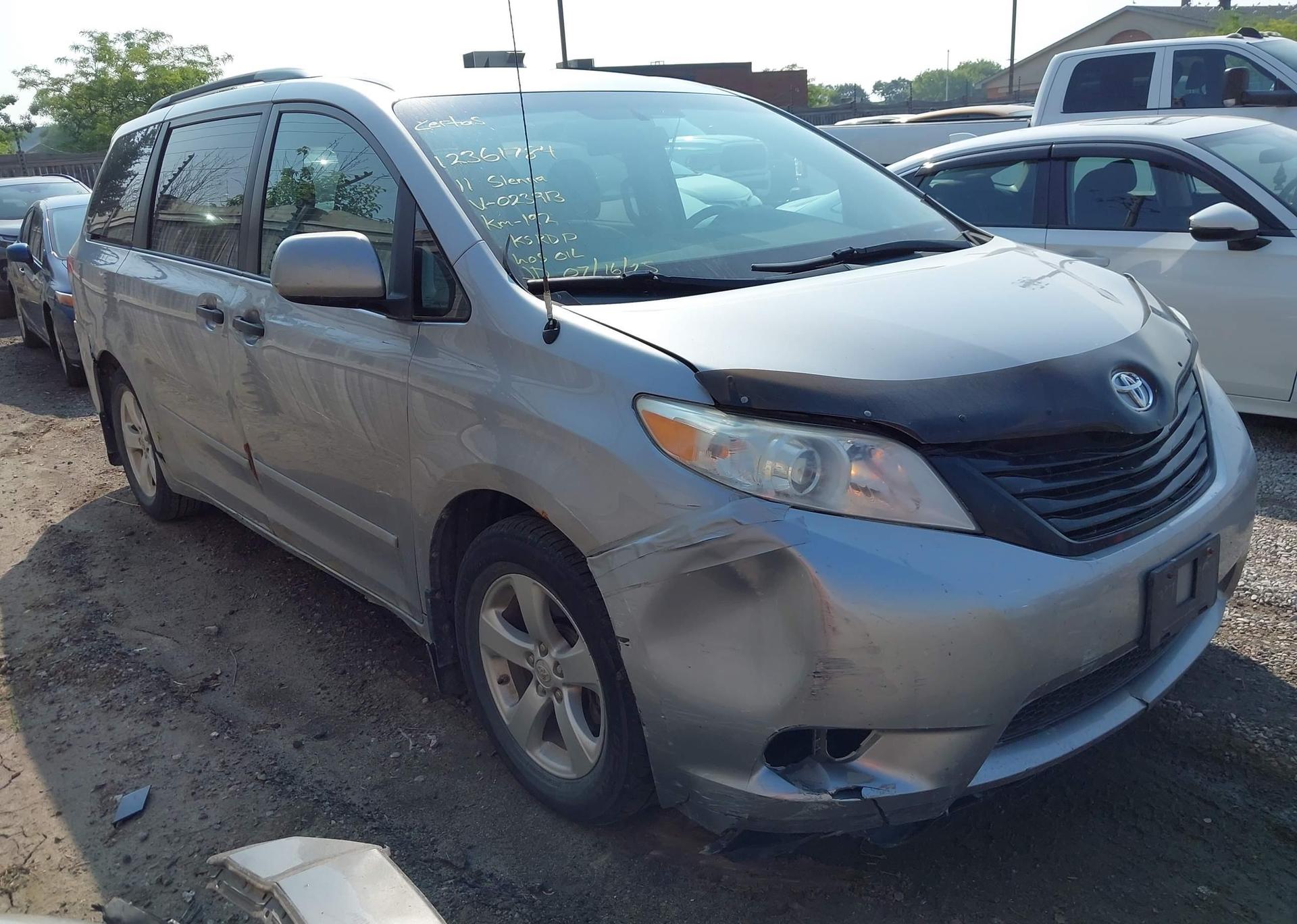 2011 TOYOTA SIENNA