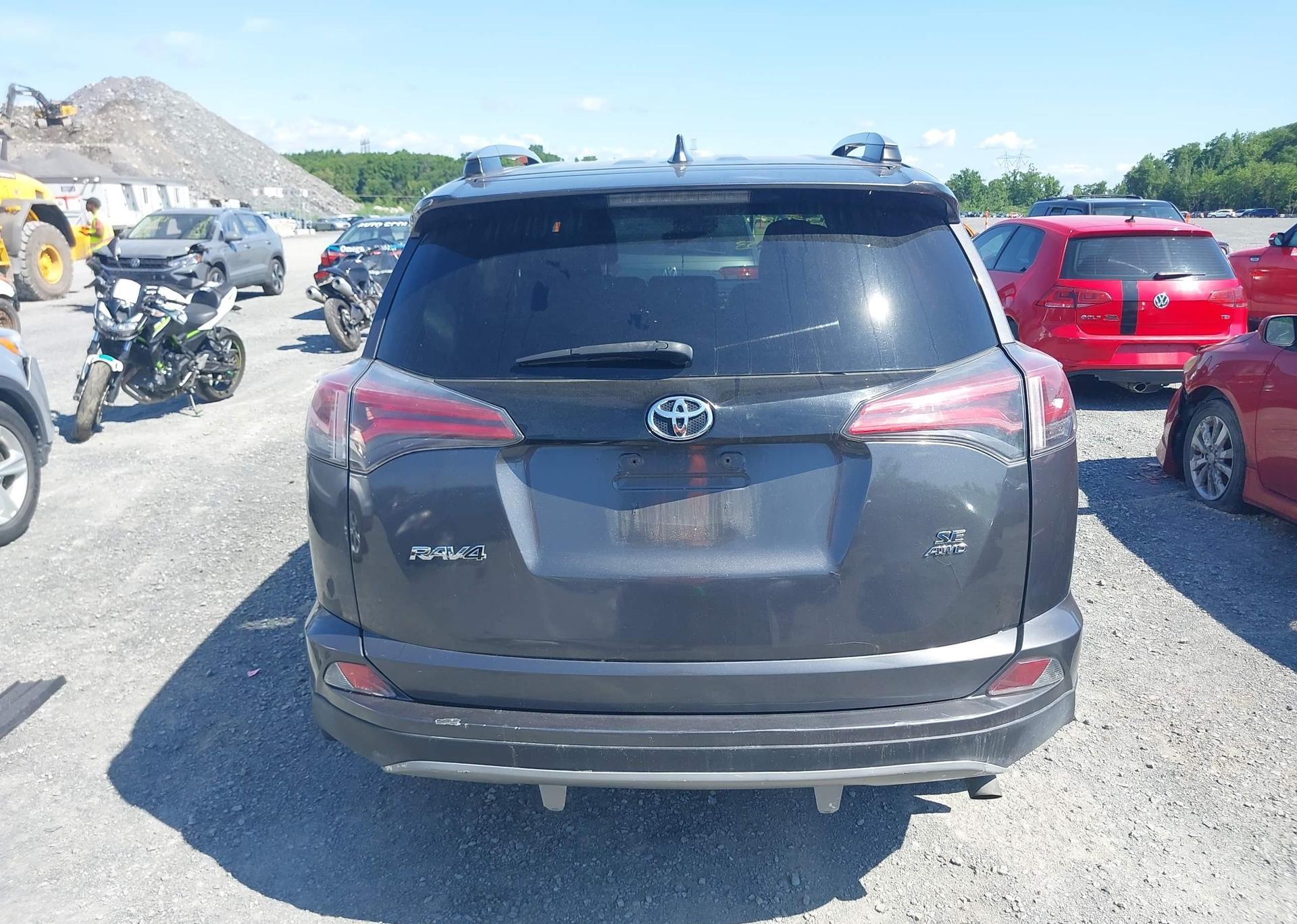 2018 TOYOTA RAV4 SE
