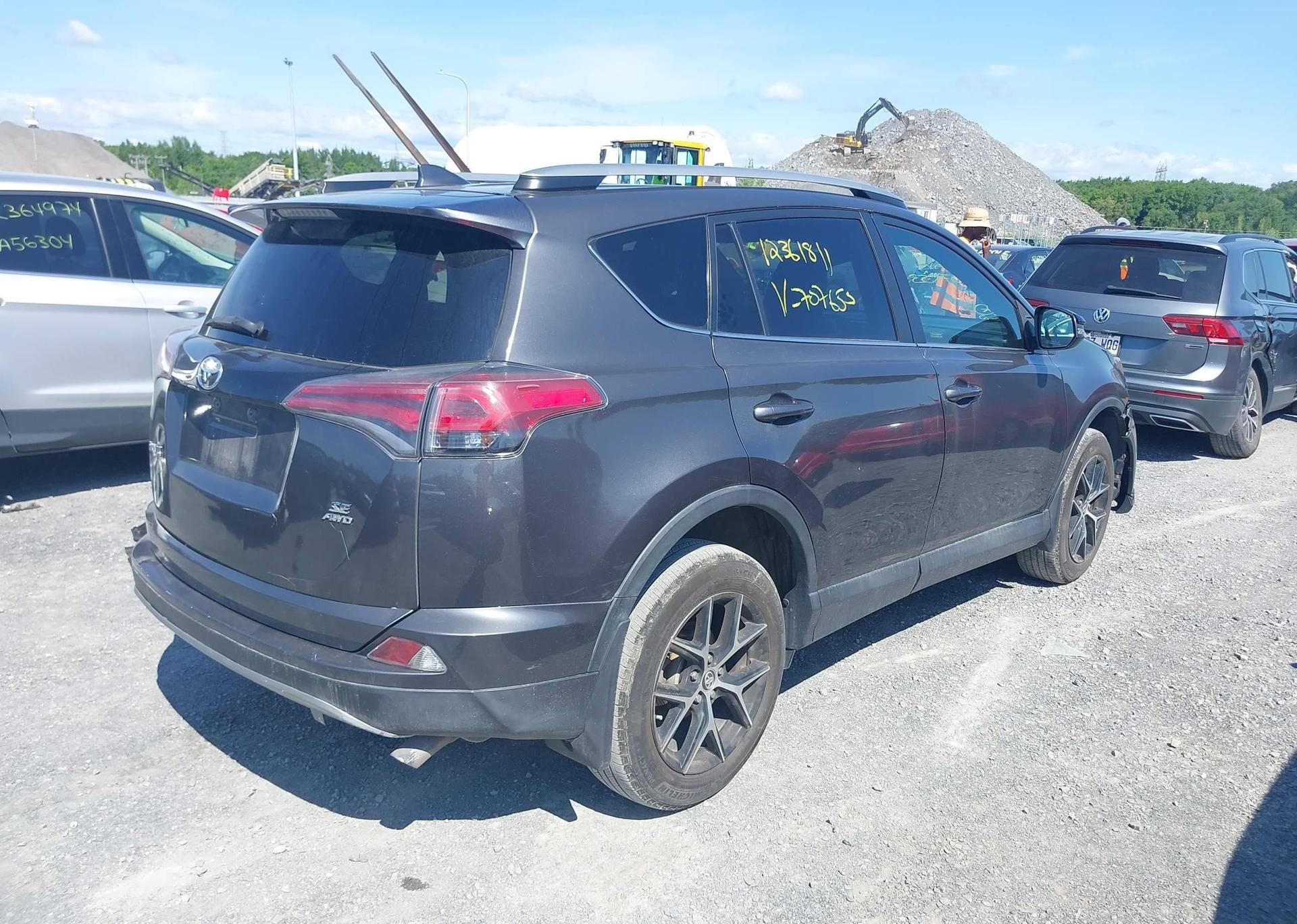 2018 TOYOTA RAV4 SE