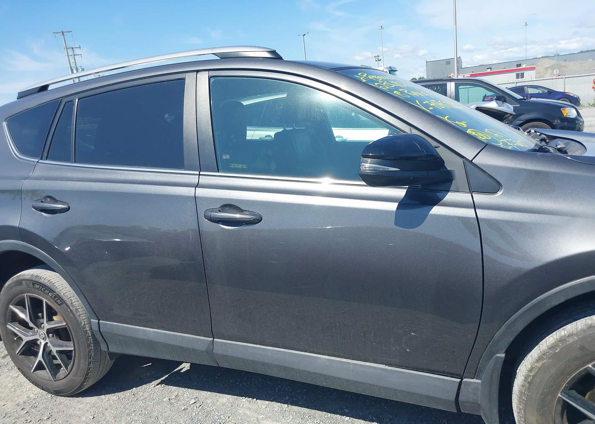 2018 TOYOTA RAV4 SE