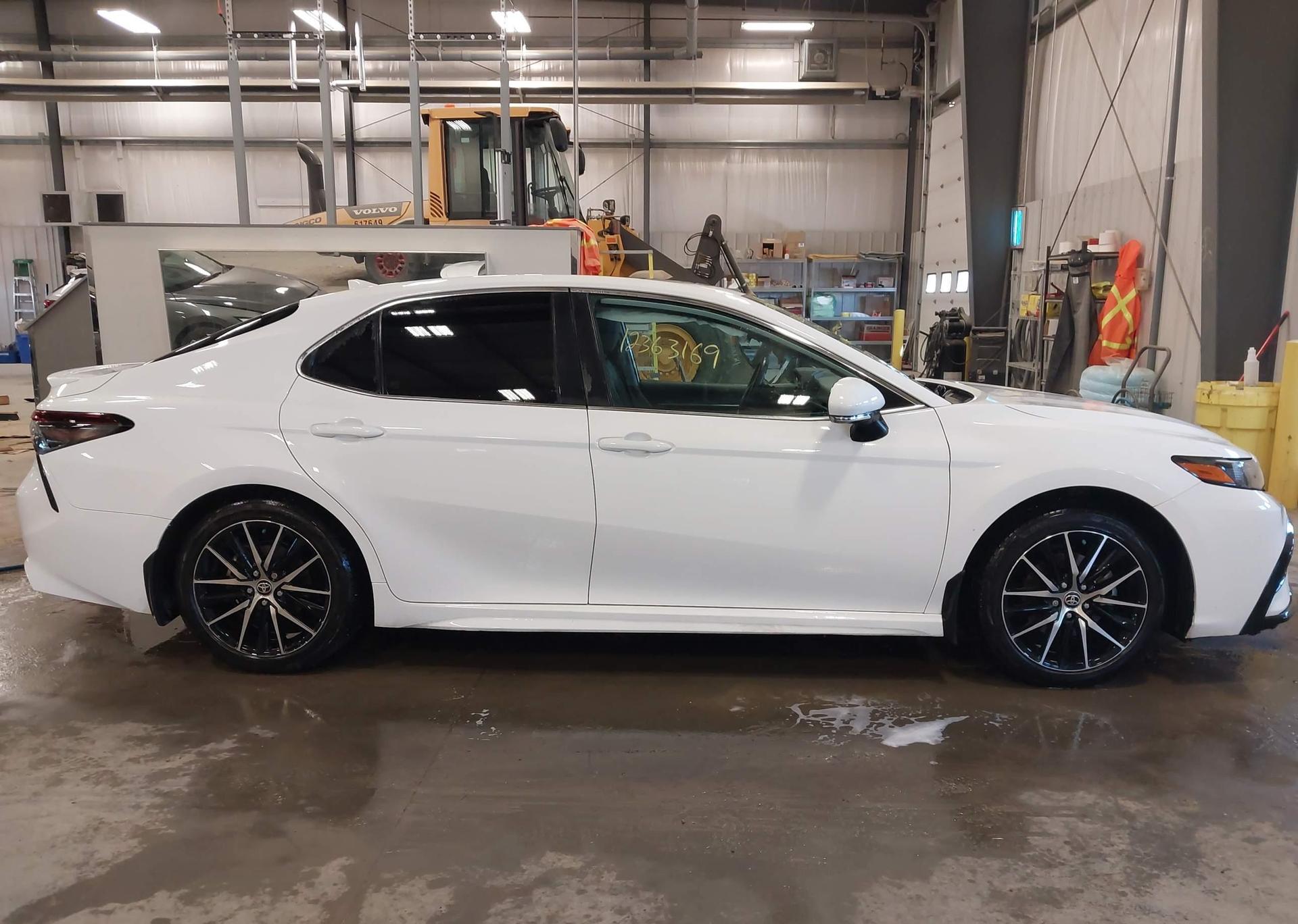 2023 TOYOTA CAMRY XLE