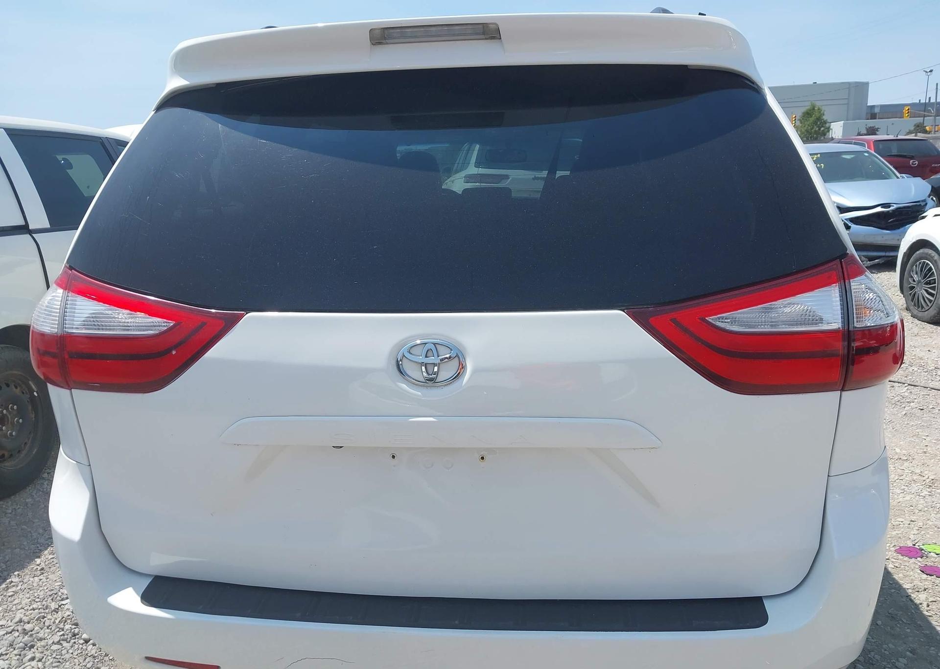 2016 TOYOTA SIENNA LE 8 PASSENGER