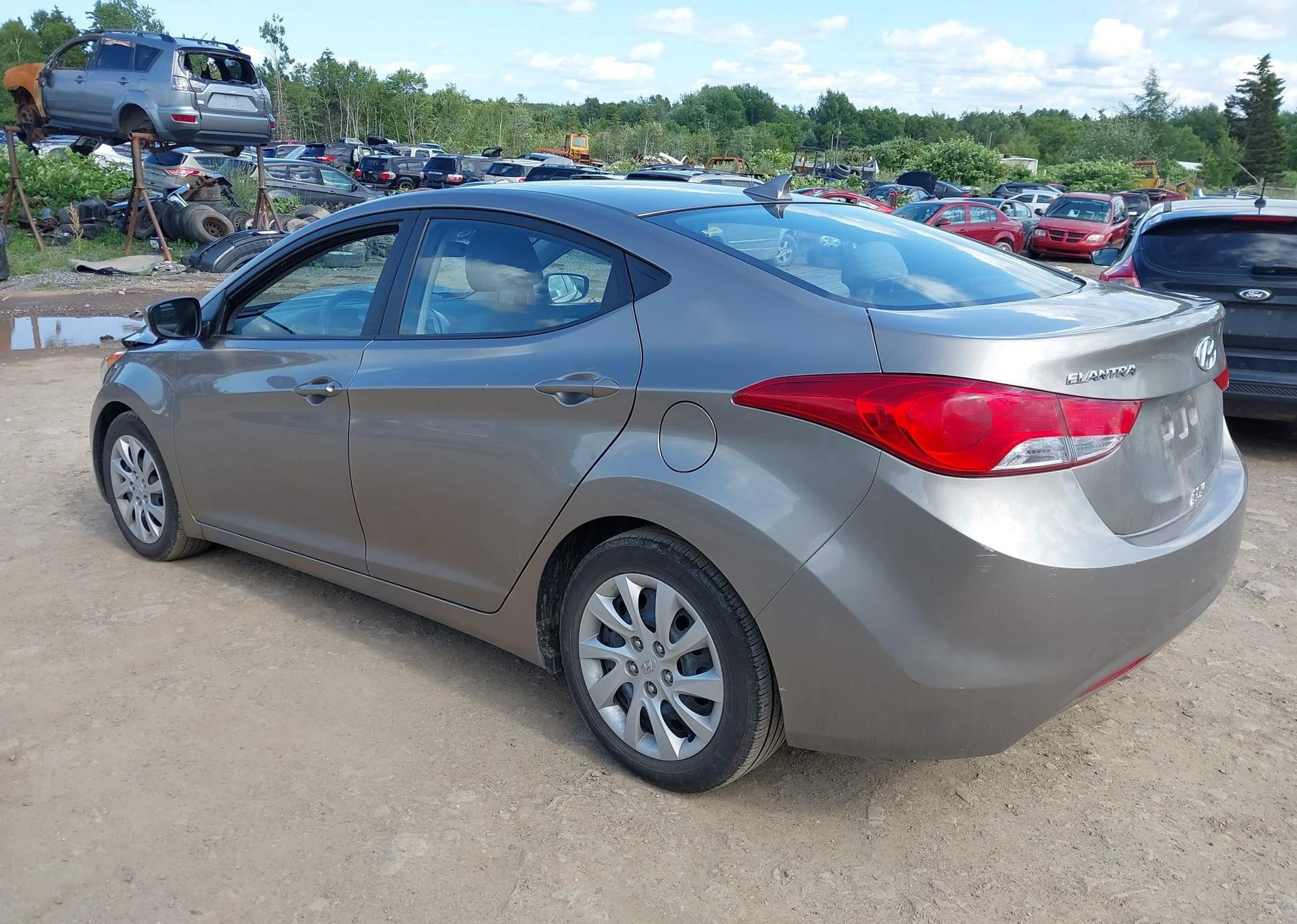 2013 HYUNDAI ELANTRA GL