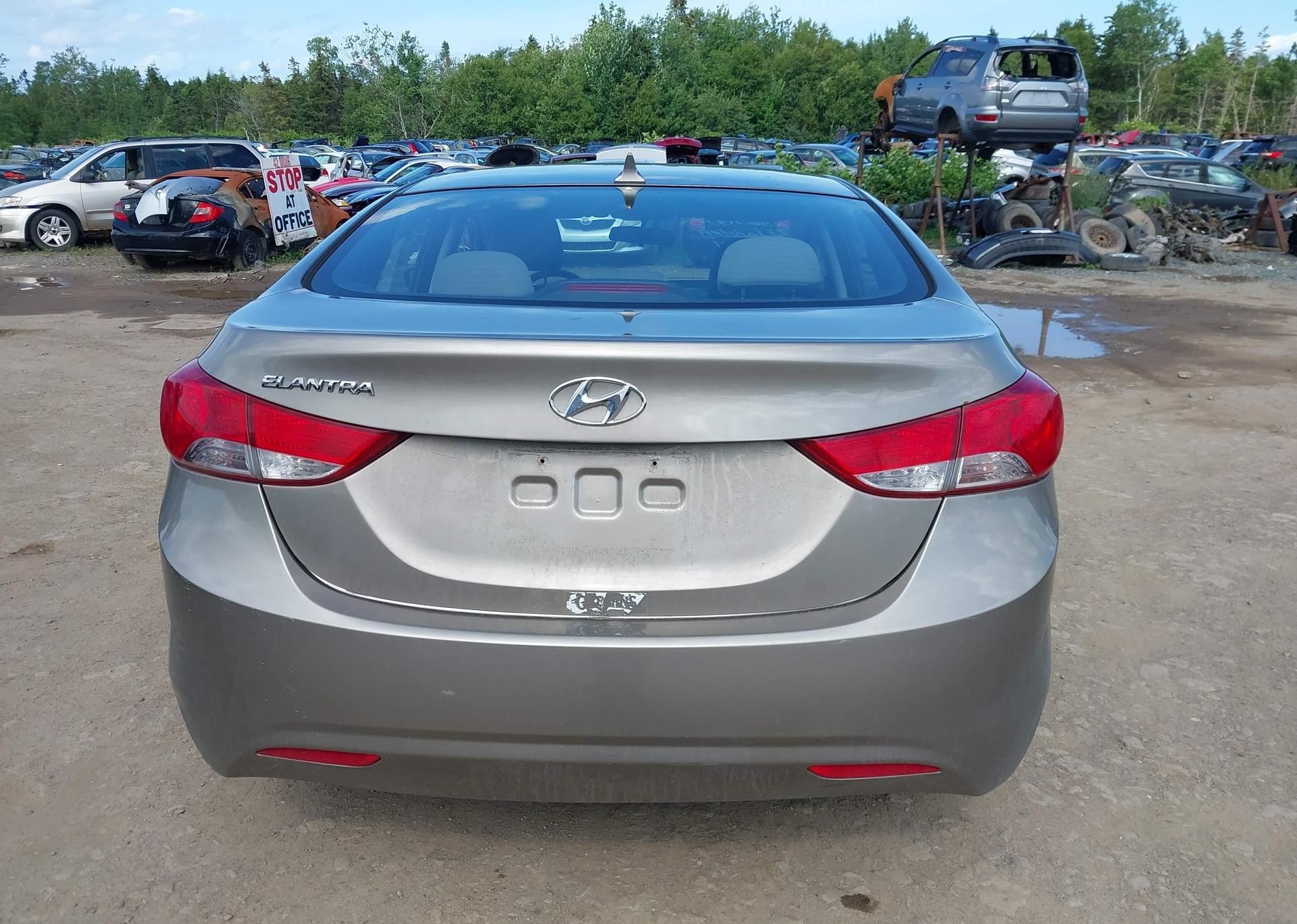 2013 HYUNDAI ELANTRA GL