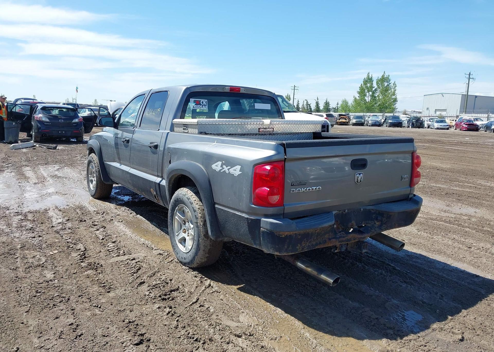 2005 DODGE DAKOTA ST