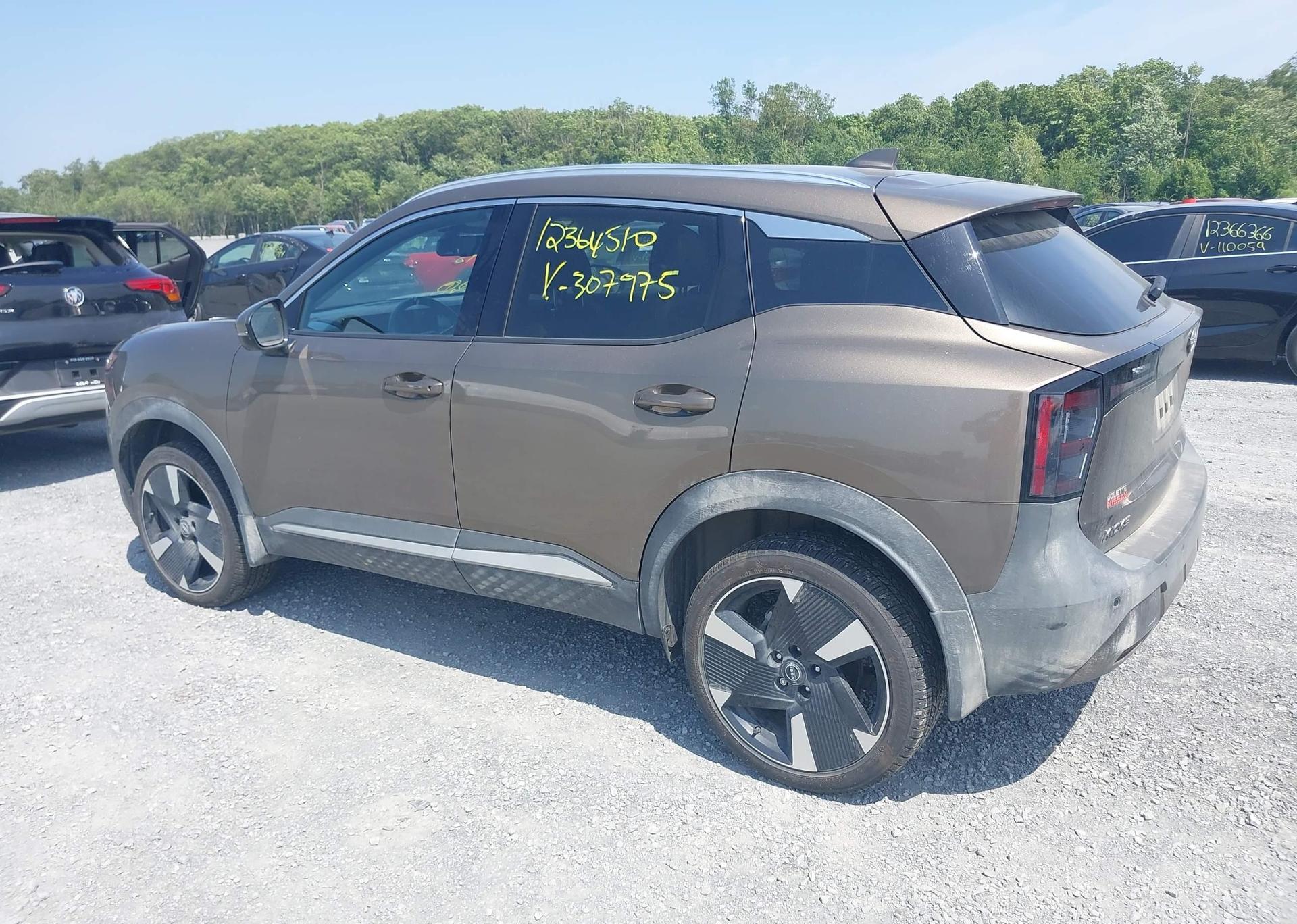 2025 NISSAN KICKS SR