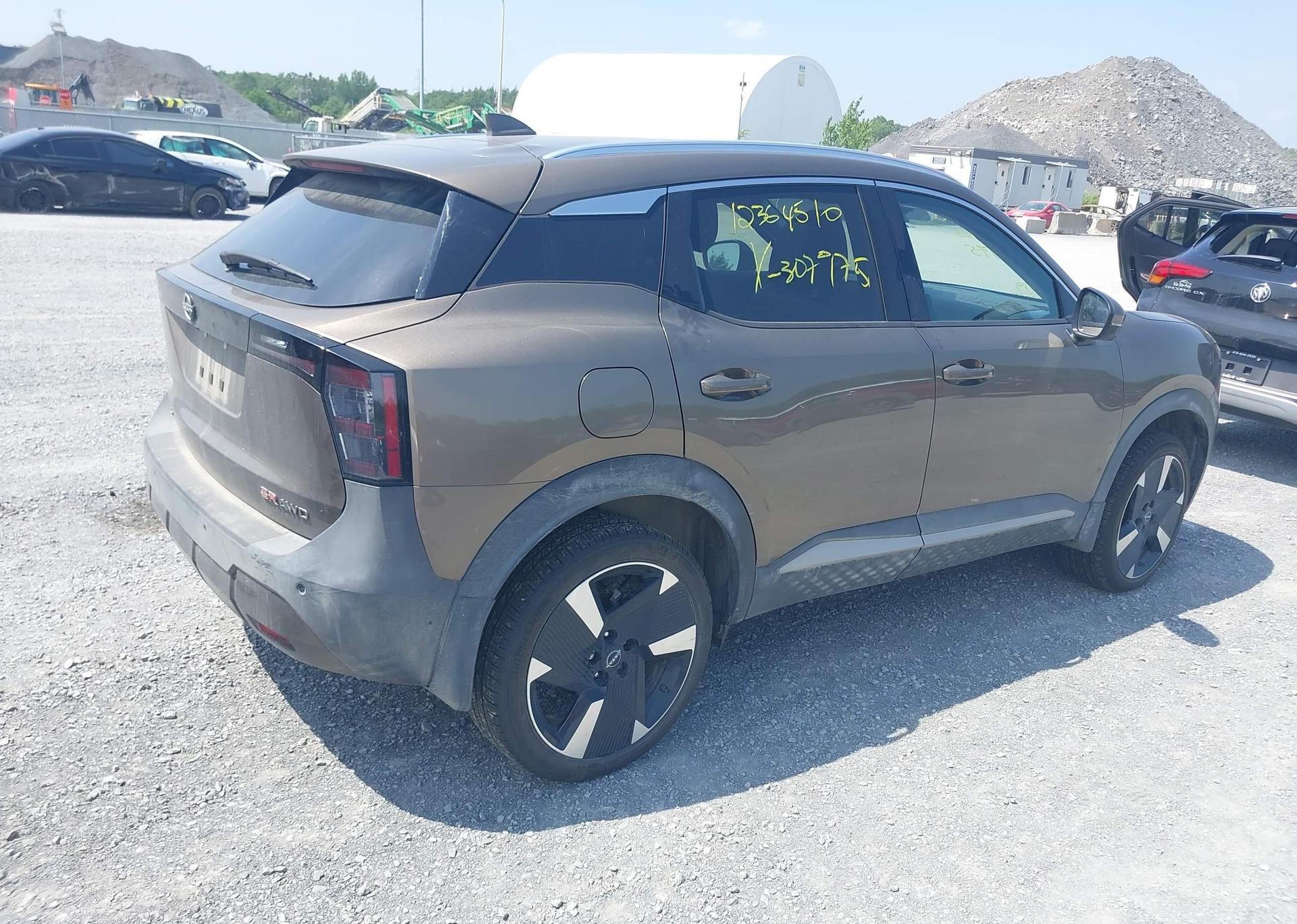 2025 NISSAN KICKS SR