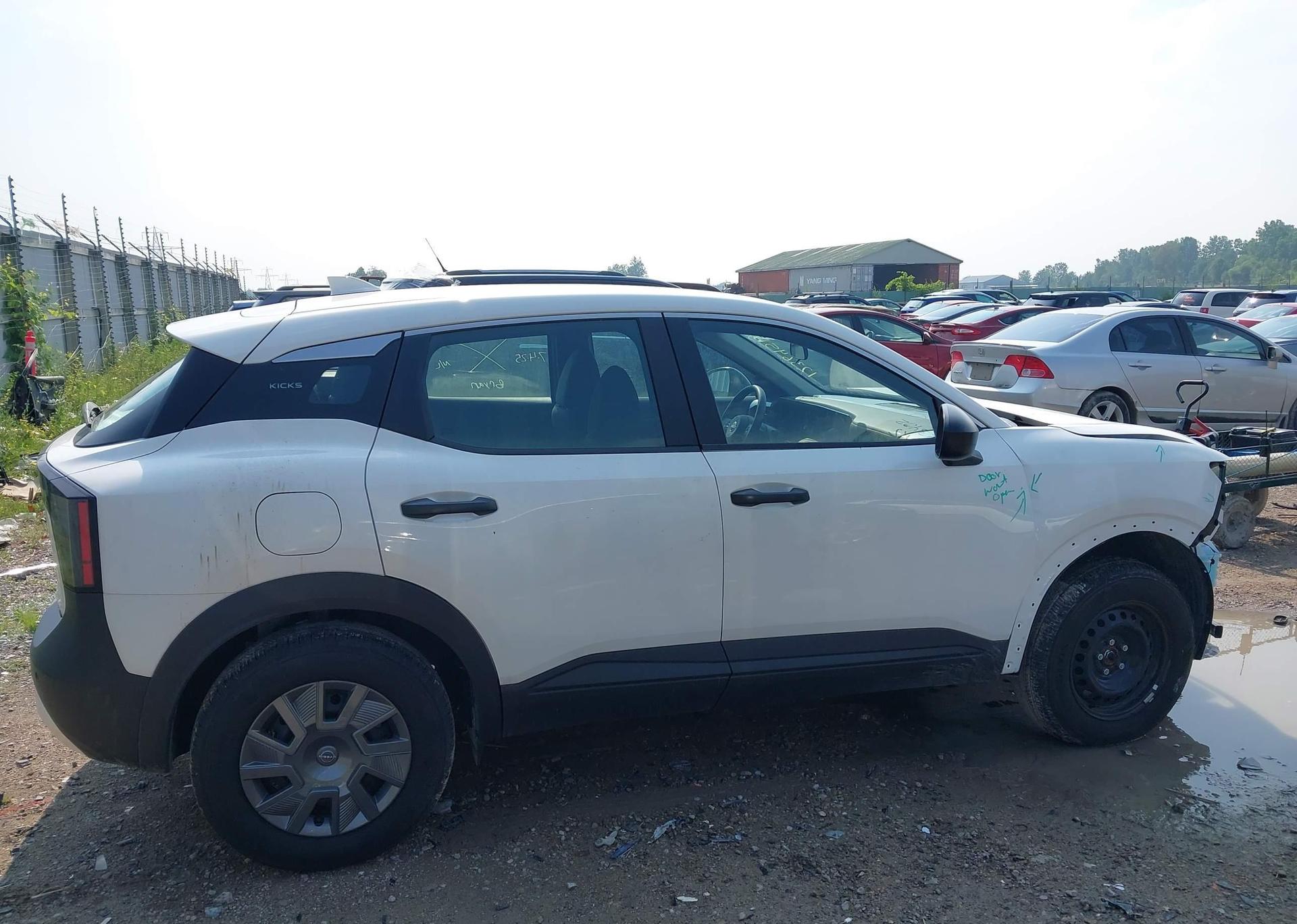 2025 NISSAN KICKS S