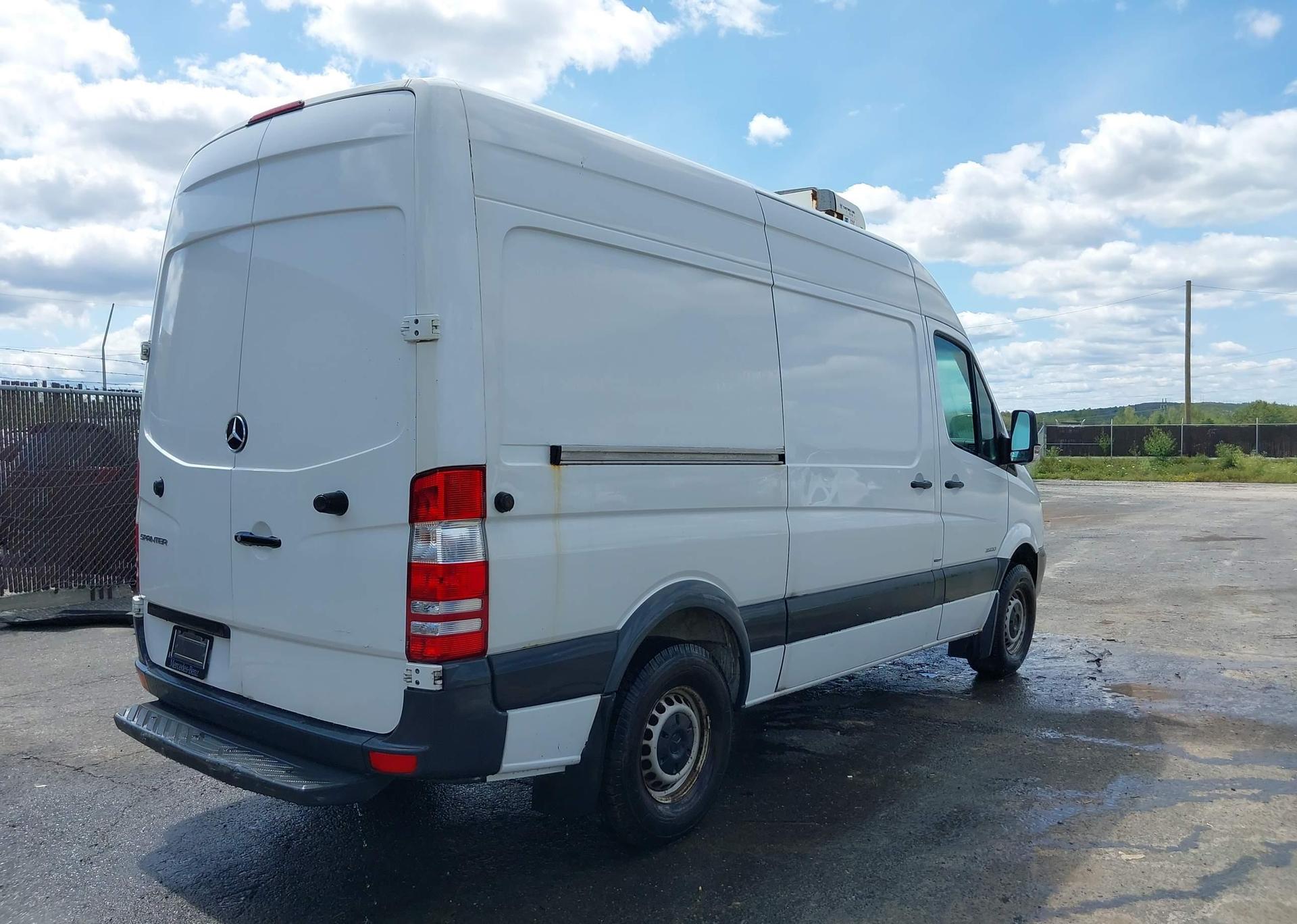 2015 MERCEDES-BENZ SPRINTER 2500 STANDARD ROOF