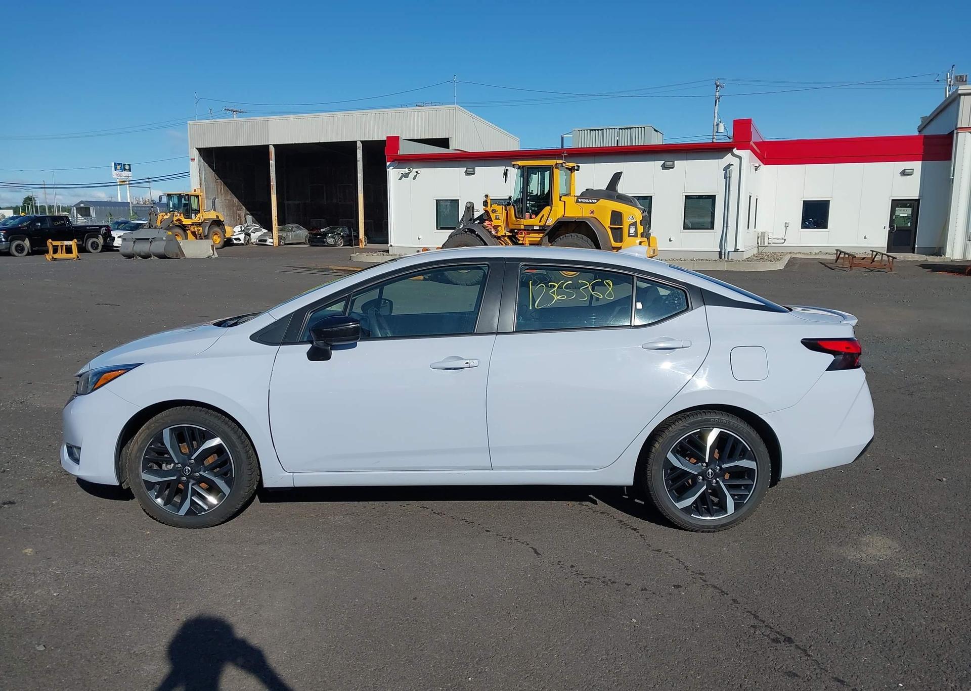 2023 NISSAN VERSA SR