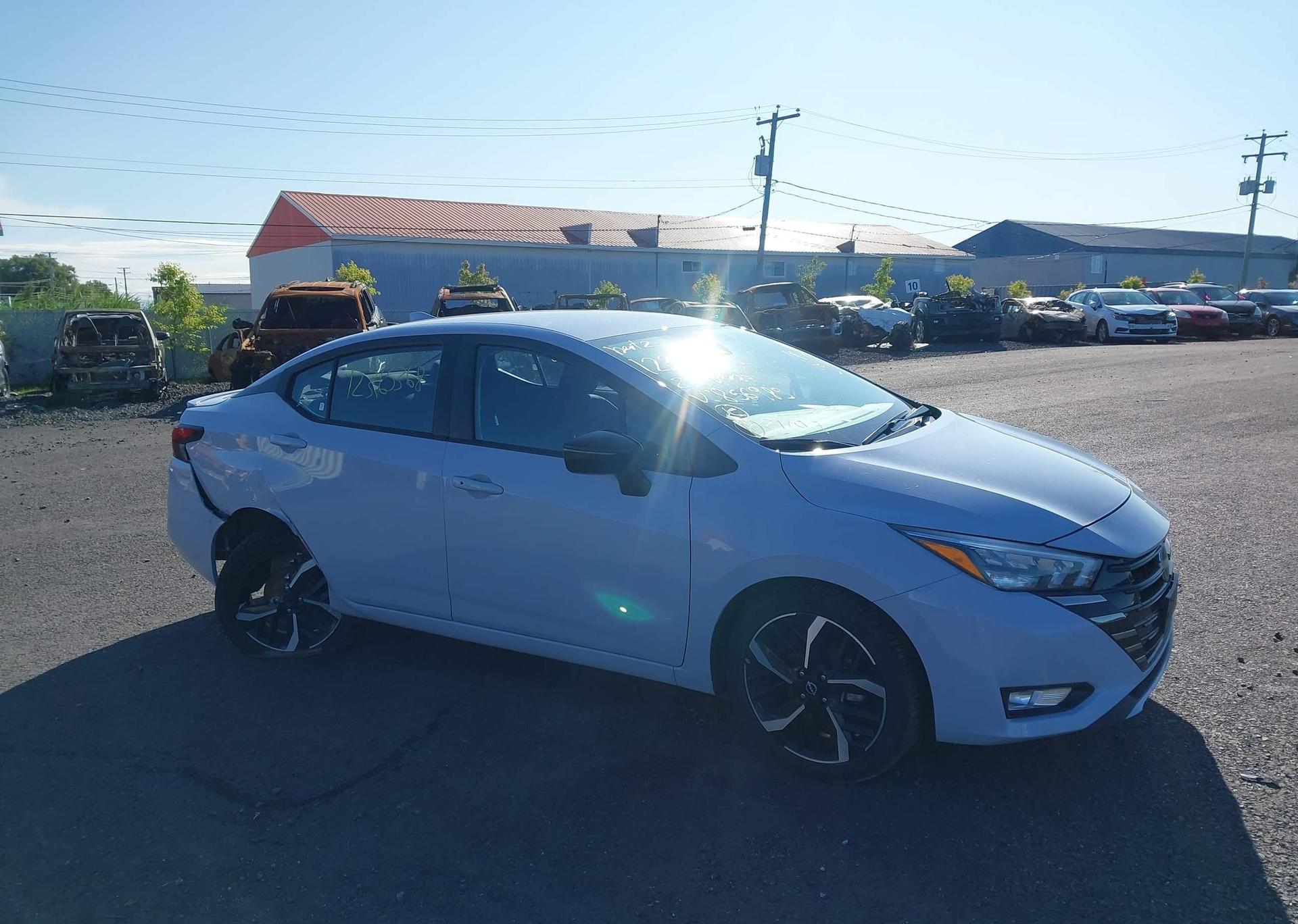 2023 NISSAN VERSA SR