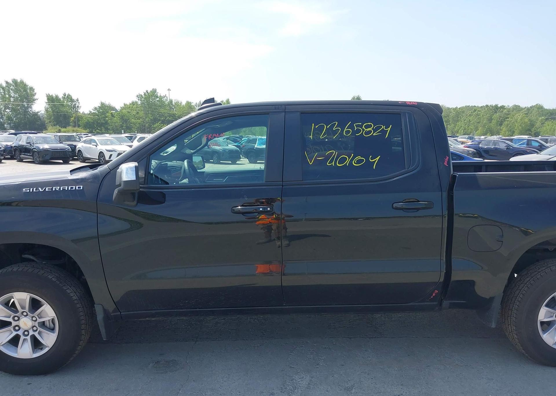 2025 CHEVROLET SILVERADO K1500 LT