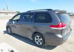 2014 TOYOTA SIENNA LE V6