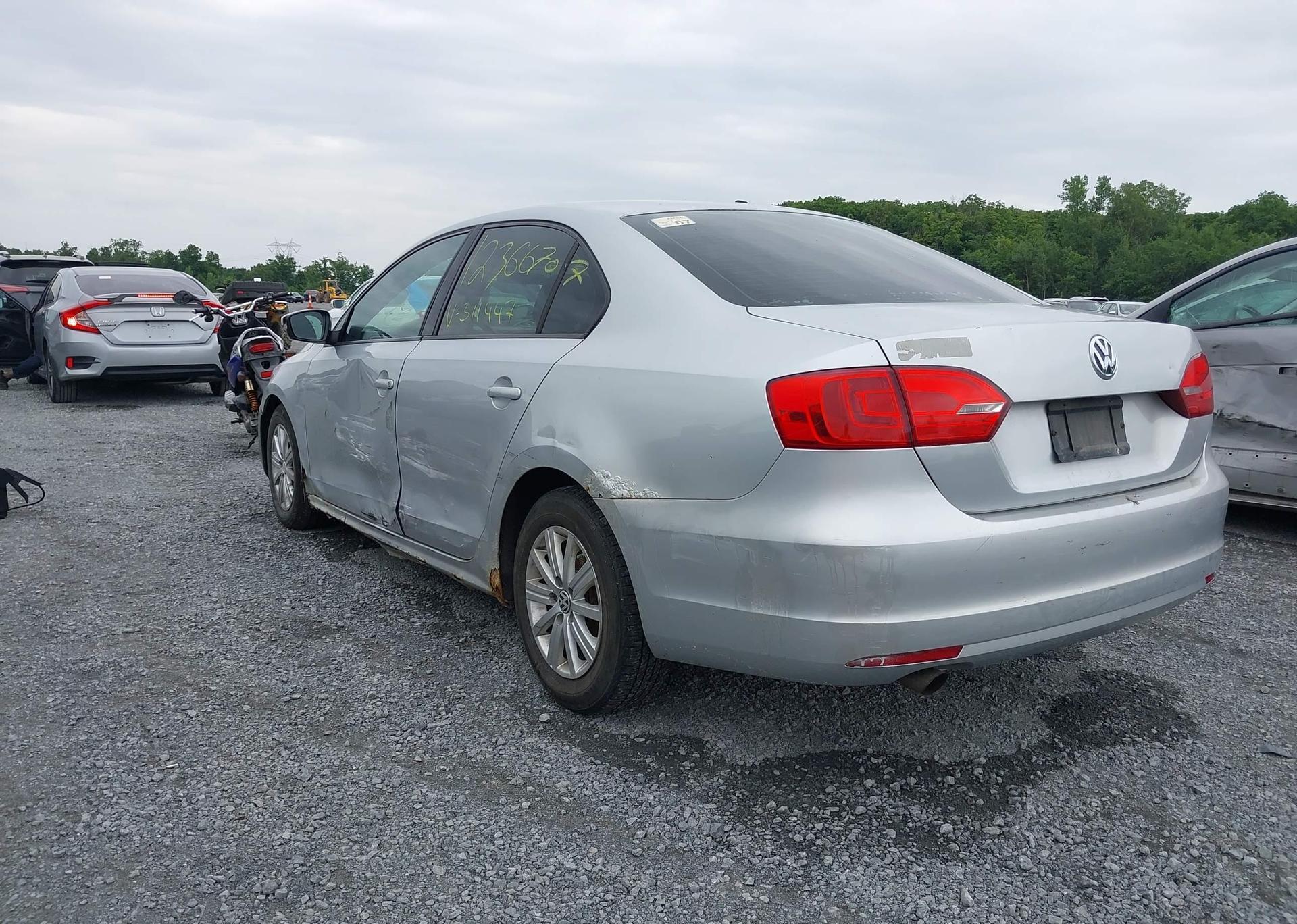 2011 VOLKSWAGEN JETTA