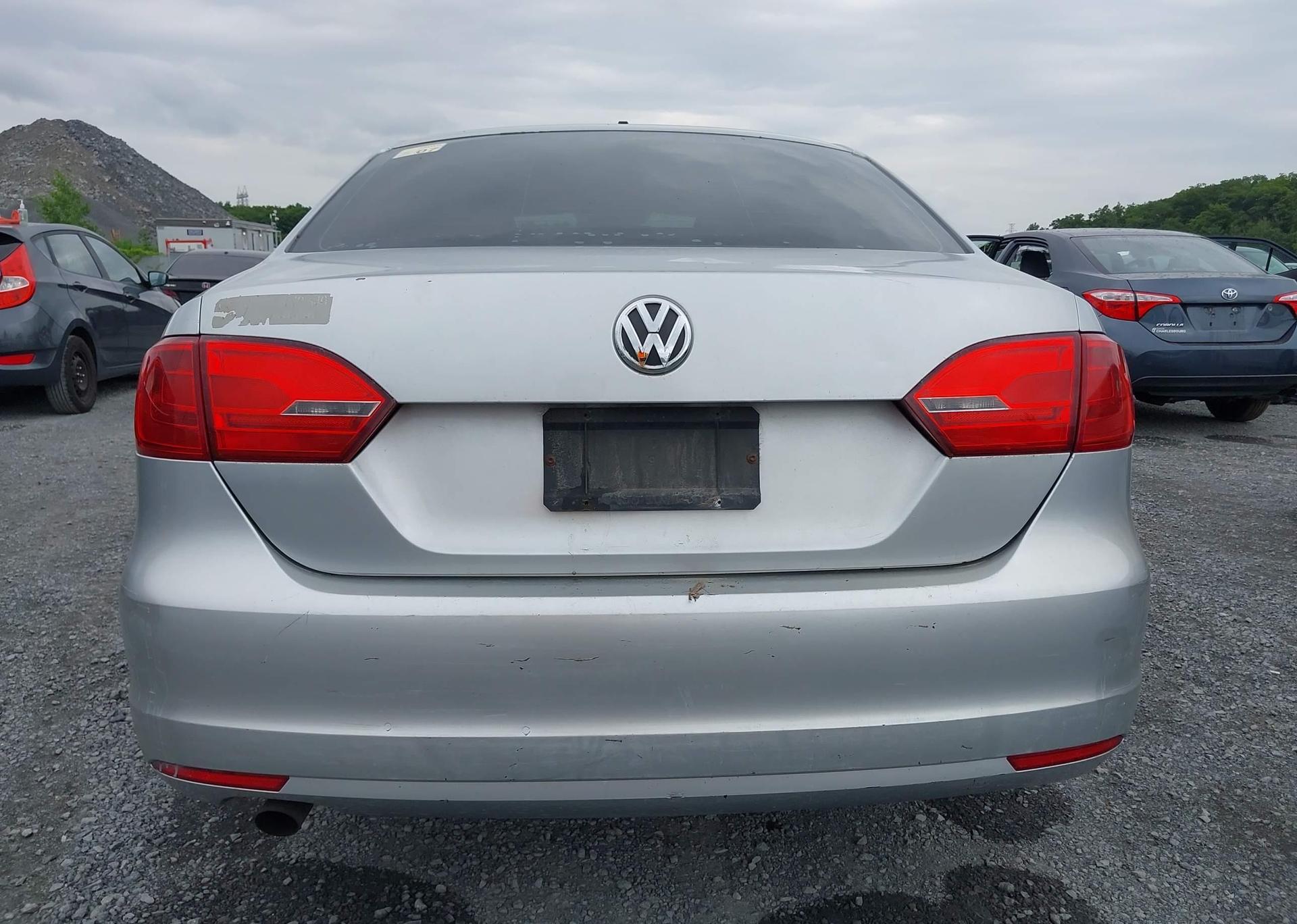 2011 VOLKSWAGEN JETTA
