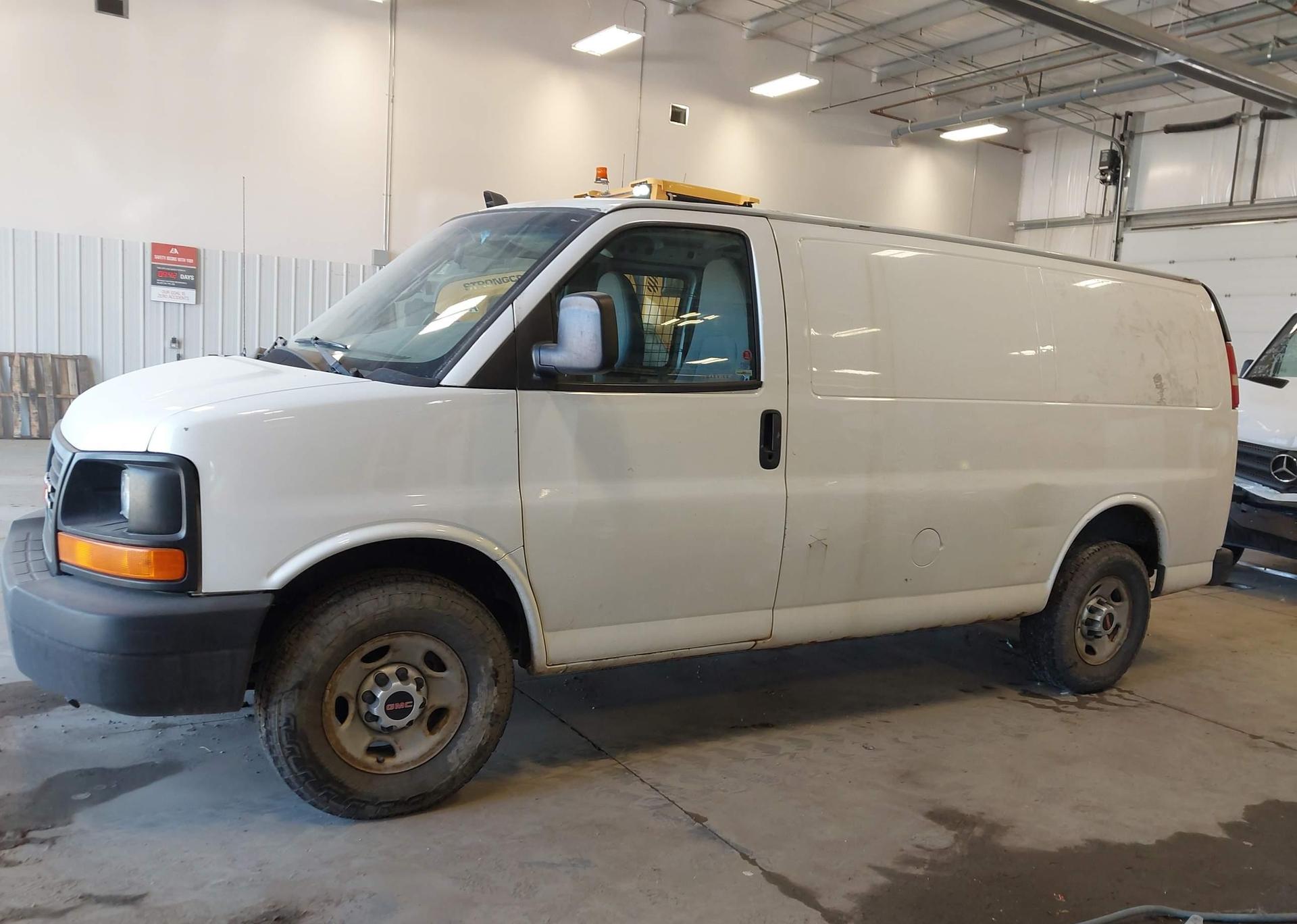 2012 GMC SAVANA 2500 STANDARD