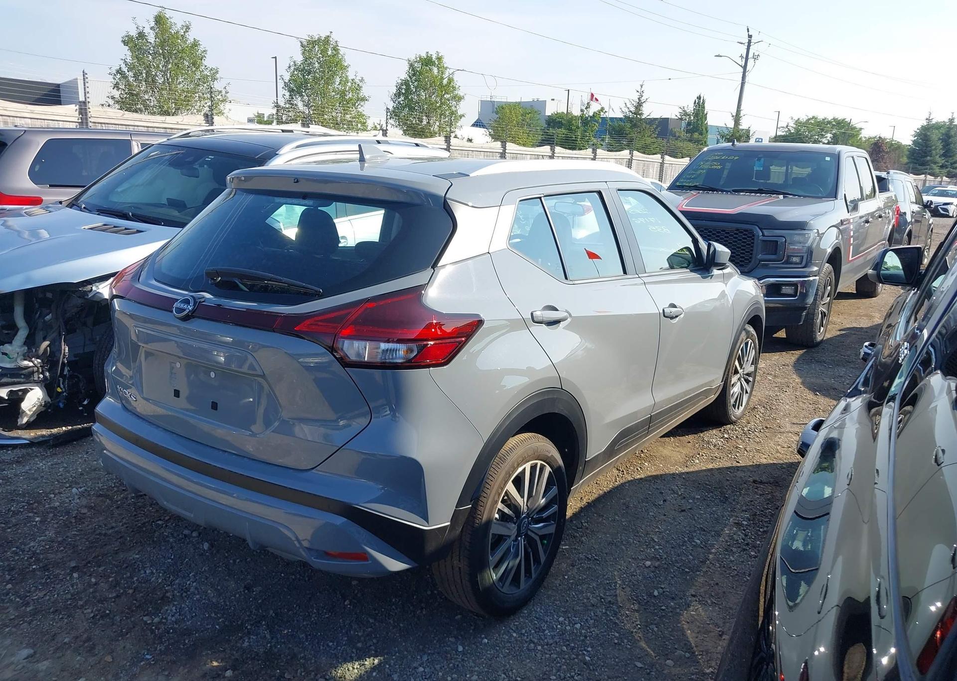 2025 NISSAN KICKS