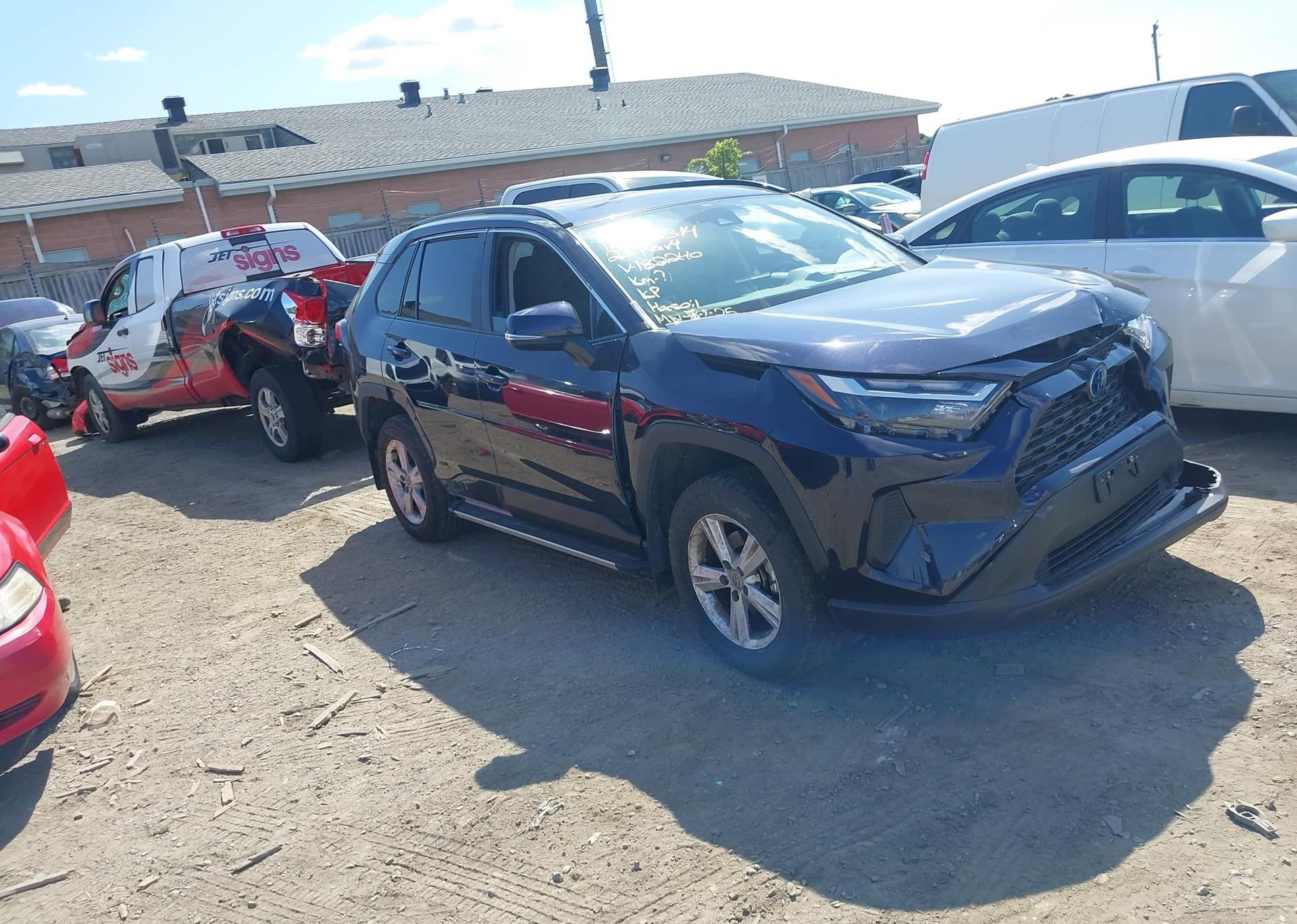 2023 TOYOTA RAV4 HYBRID XLE