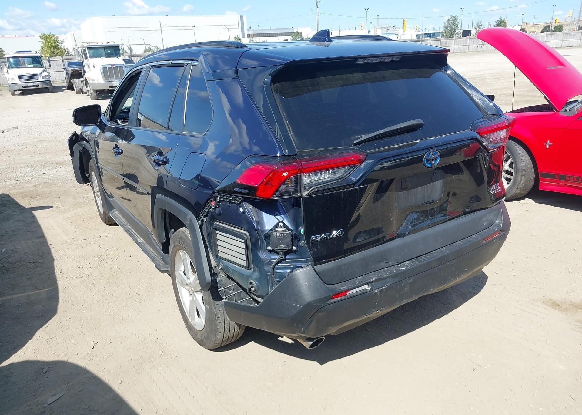 2023 TOYOTA RAV4 HYBRID XLE