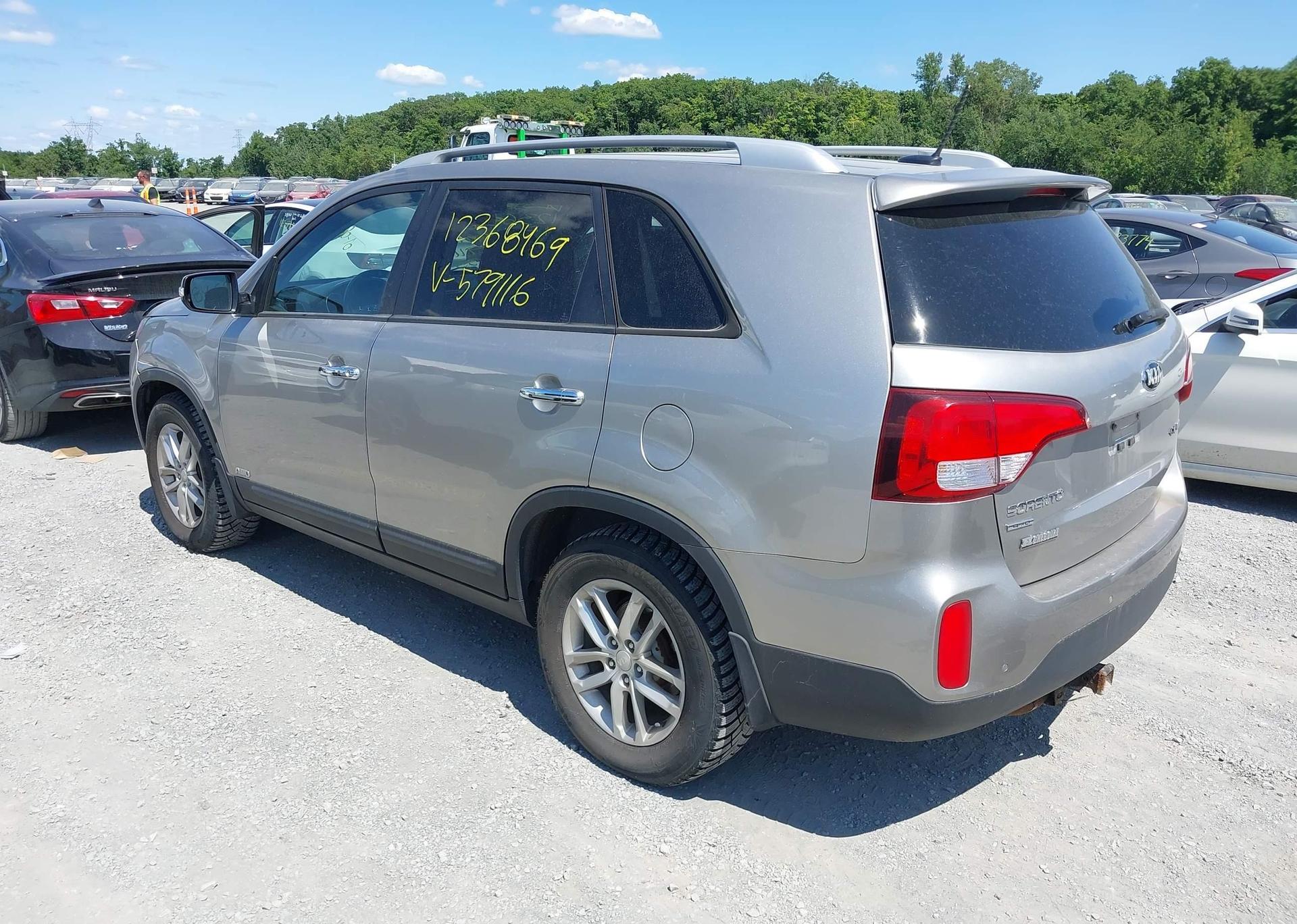2015 KIA SORENTO LX
