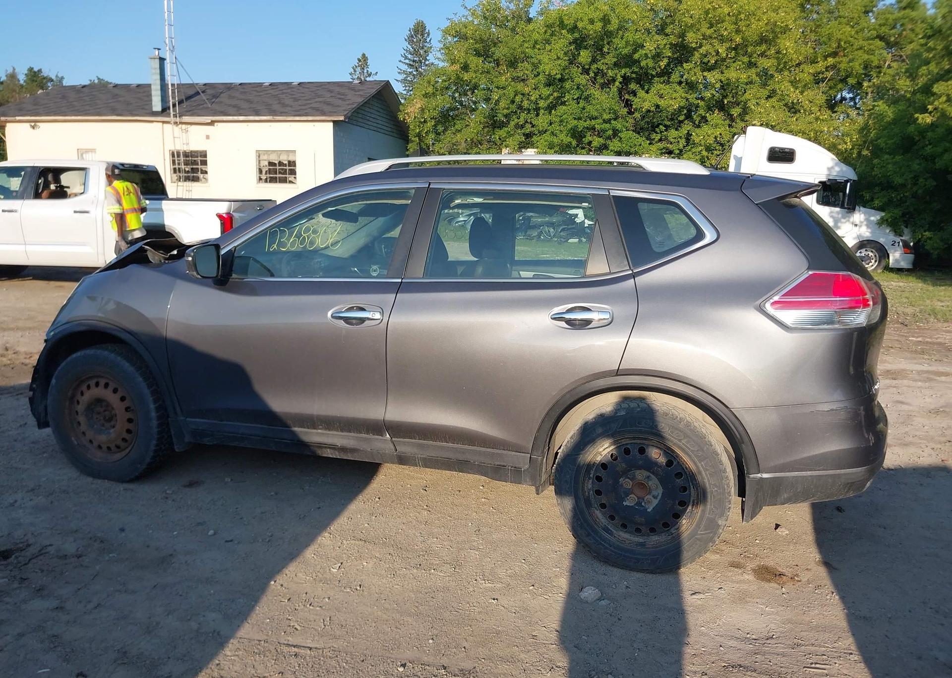 2015 NISSAN ROGUE S
