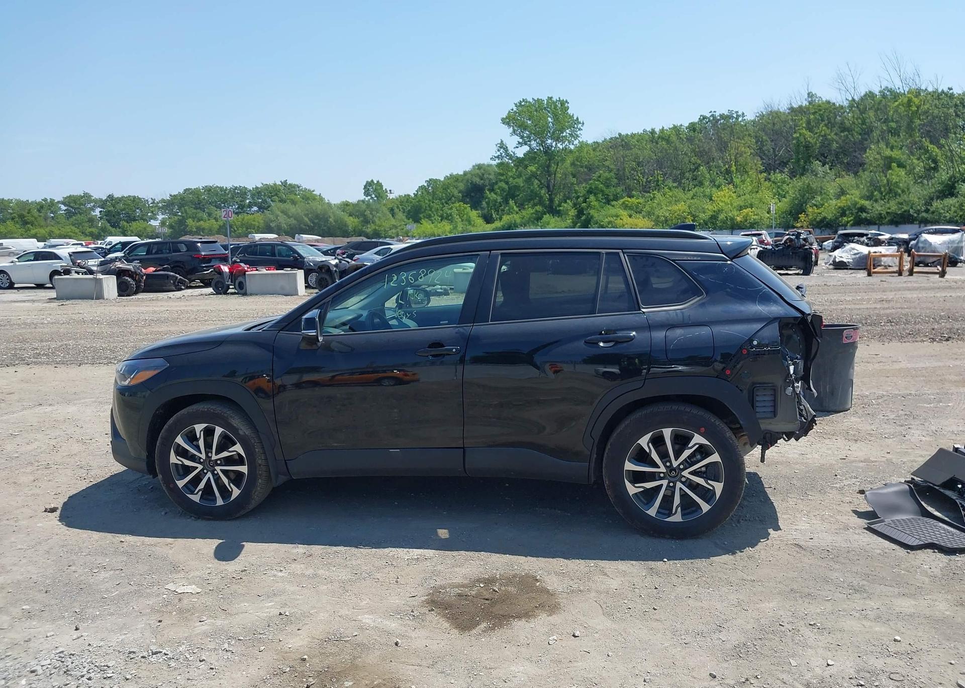 2024 TOYOTA COROLLA CROSS LE