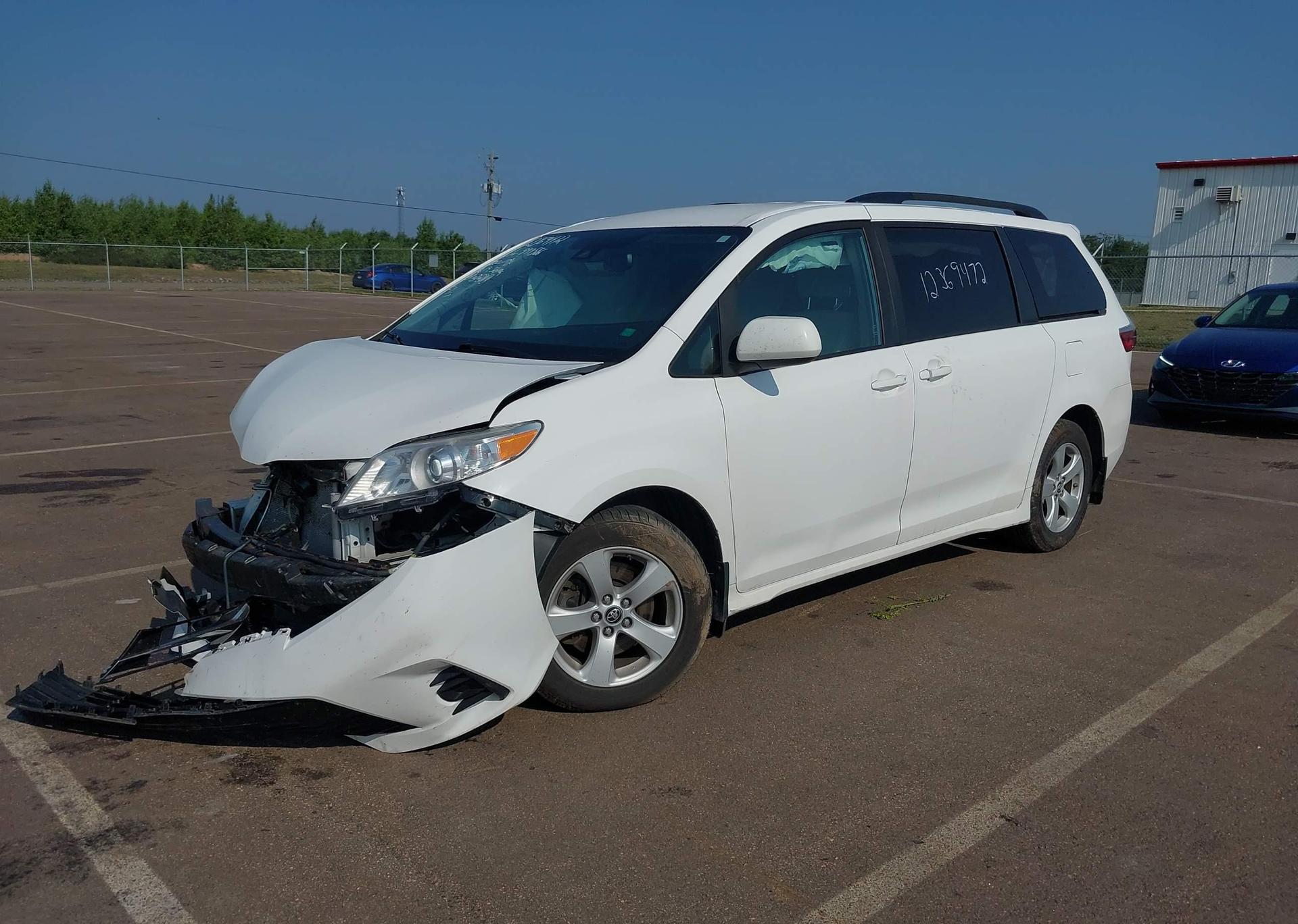 2019 TOYOTA SIENNA LE 8-PASSENGER