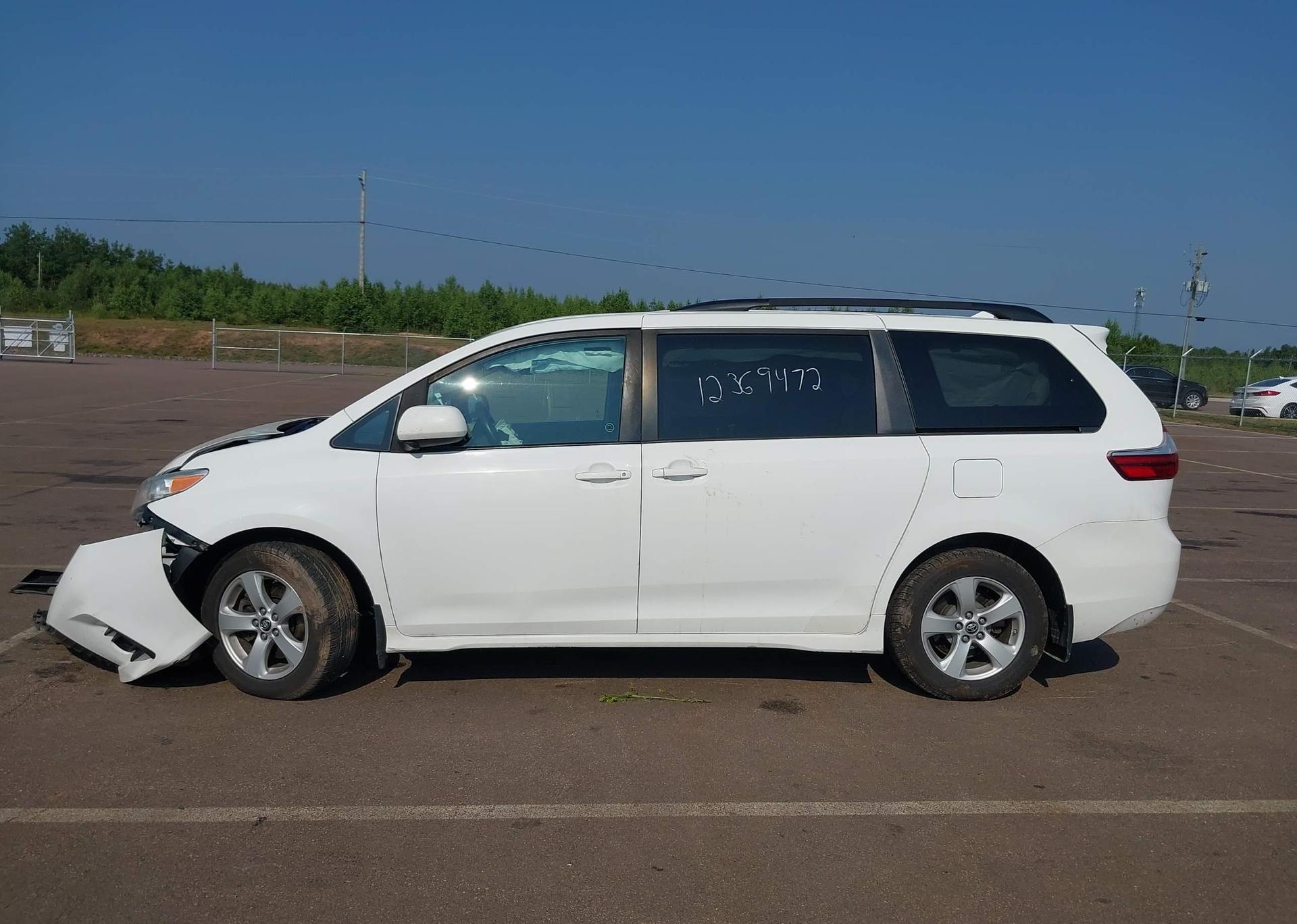 2019 TOYOTA SIENNA LE 8-PASSENGER