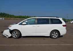 2019 TOYOTA SIENNA LE 8-PASSENGER