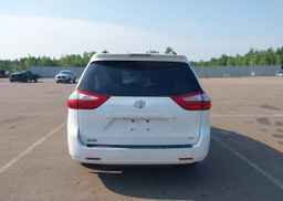 2019 TOYOTA SIENNA LE 8-PASSENGER