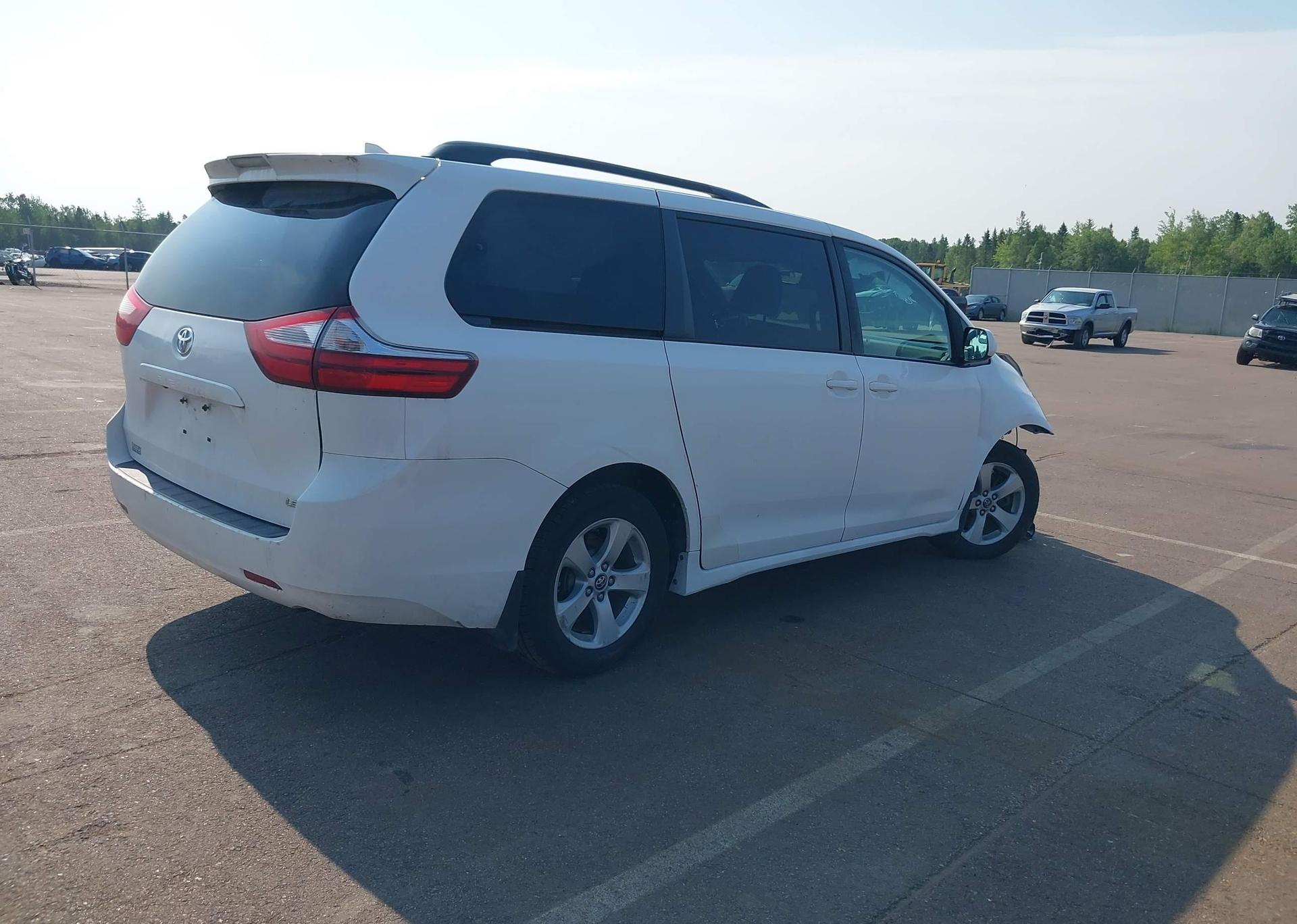 2019 TOYOTA SIENNA LE 8-PASSENGER